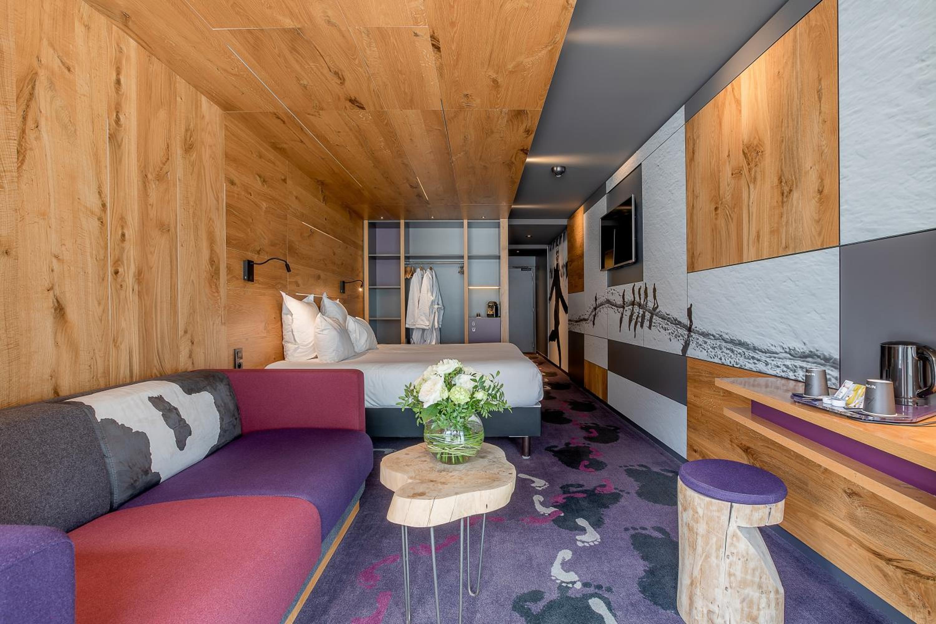 Superior Room with sofa and balcony – Mont-Blanc Range view - Photo 13