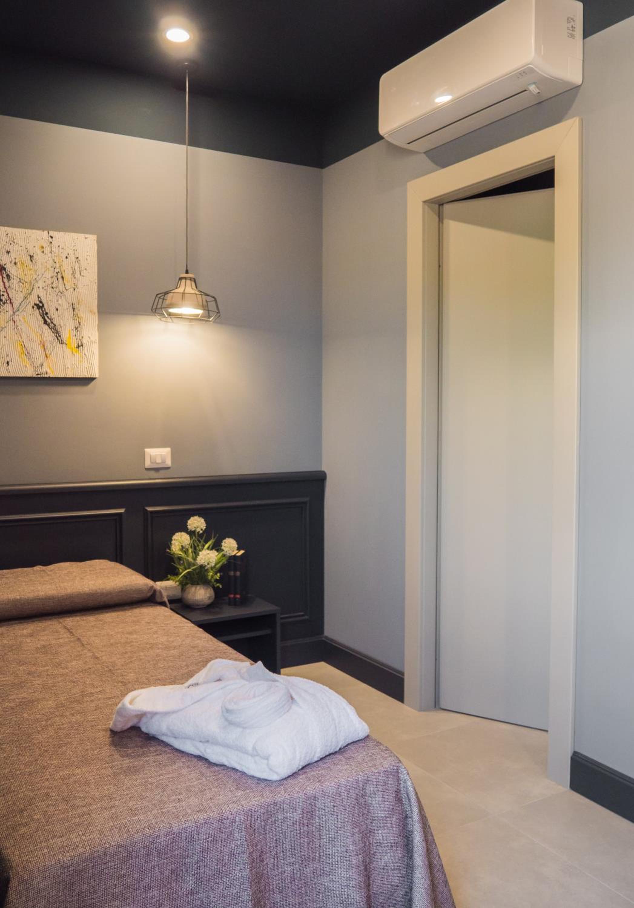 Deluxe Single Room with Balcony photo 1