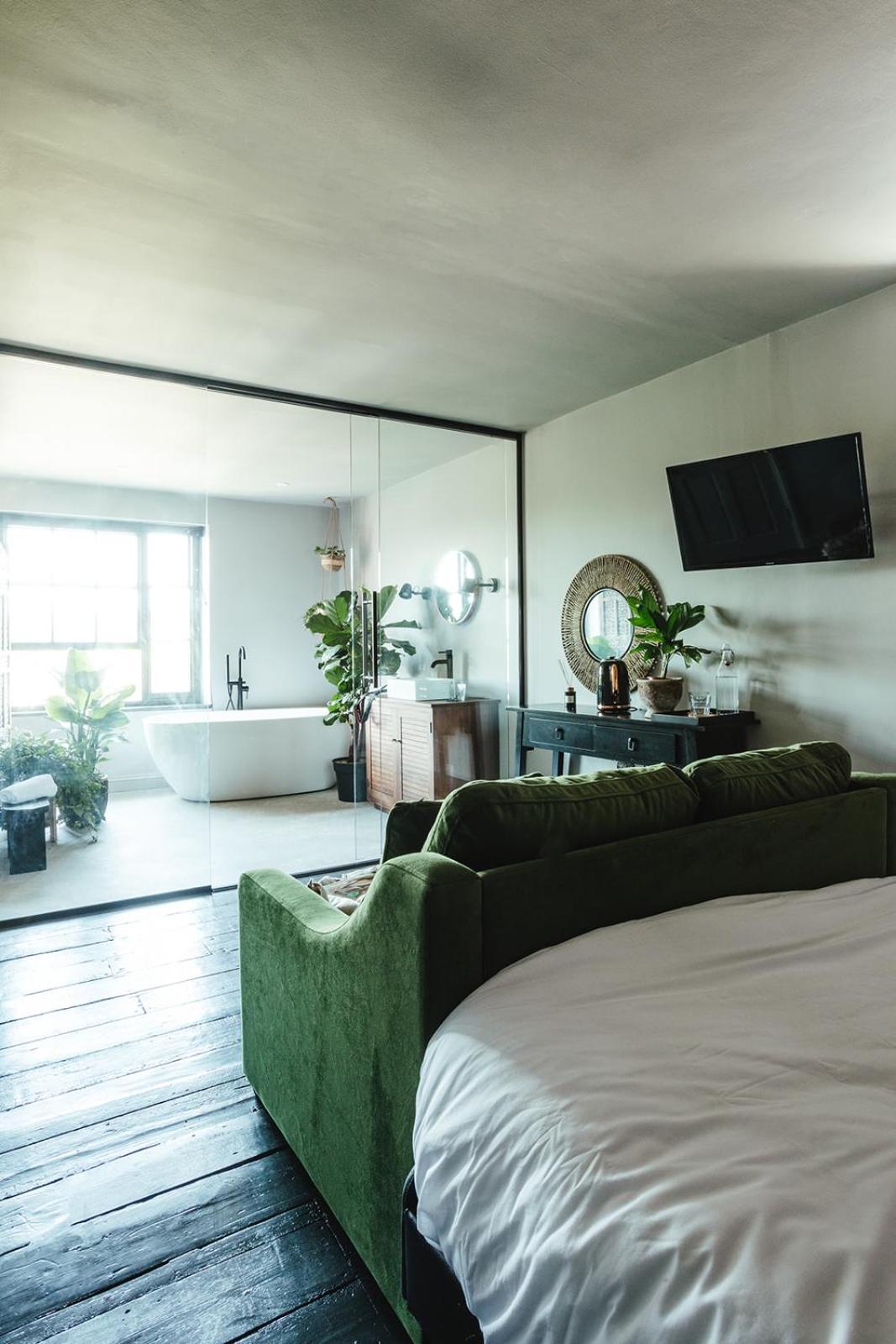 Deluxe Double Room with Bath photo 2