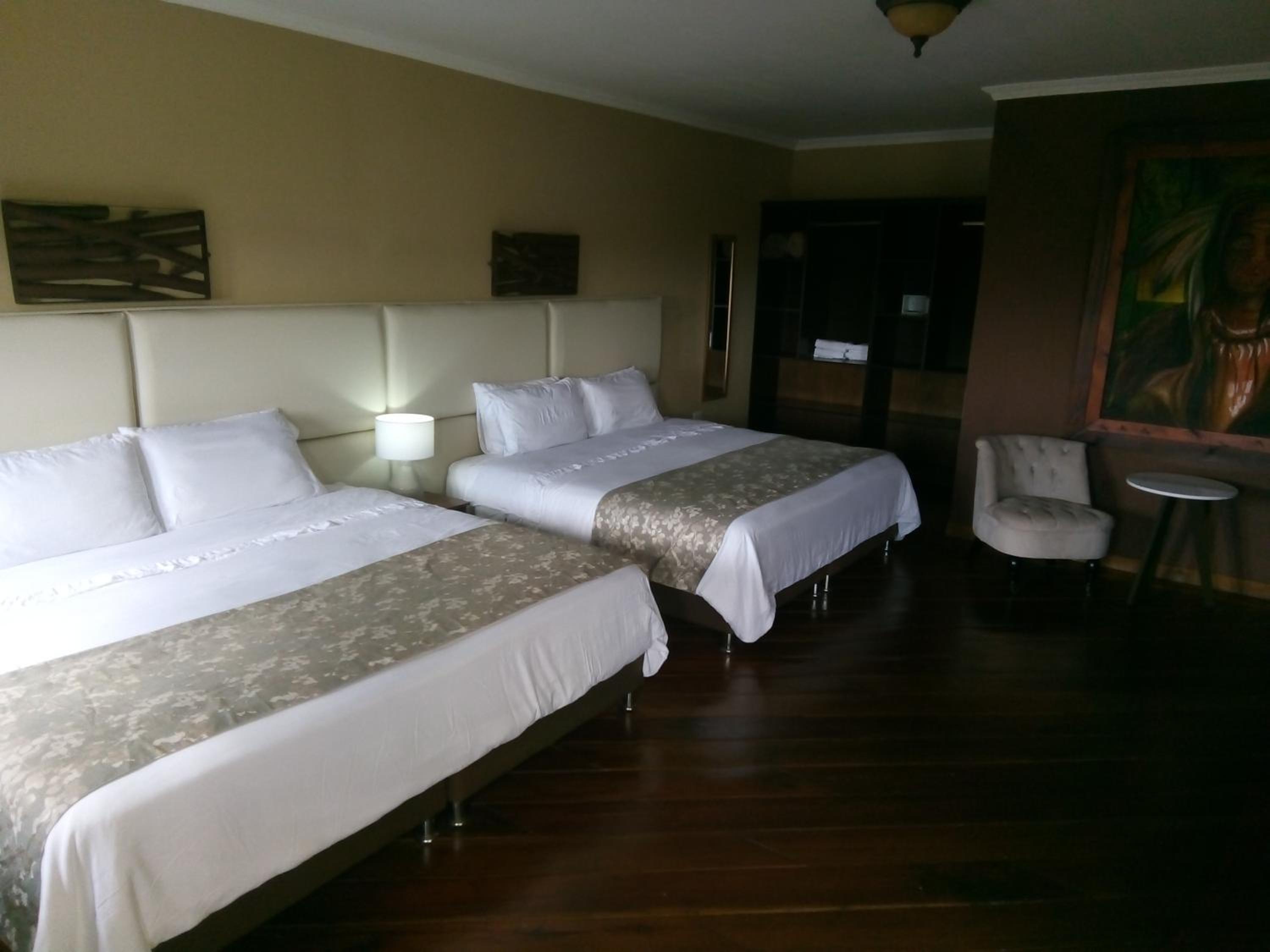 Deluxe Family Room photo 3