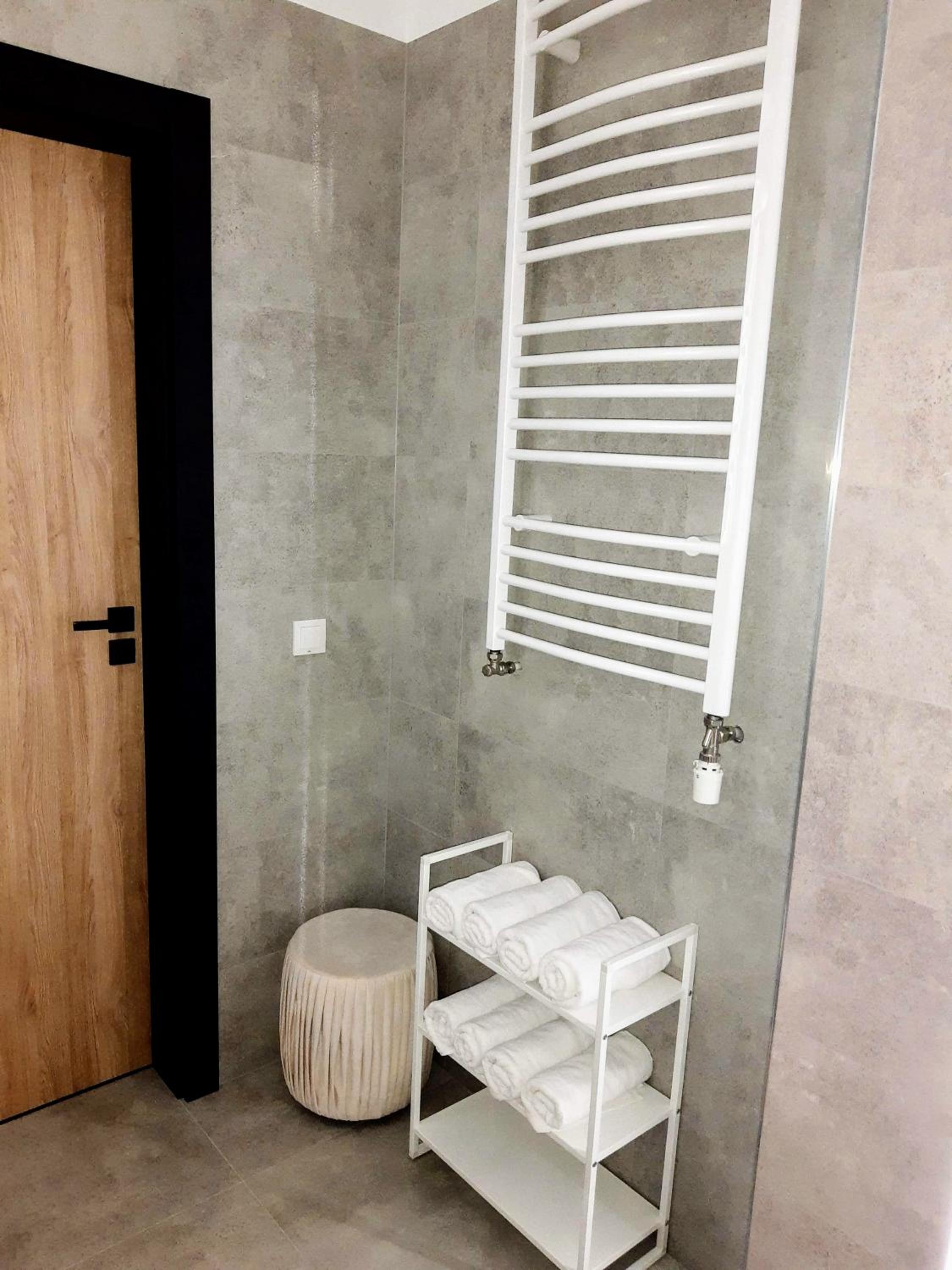 One-Bedroom Apartment - Photo 13