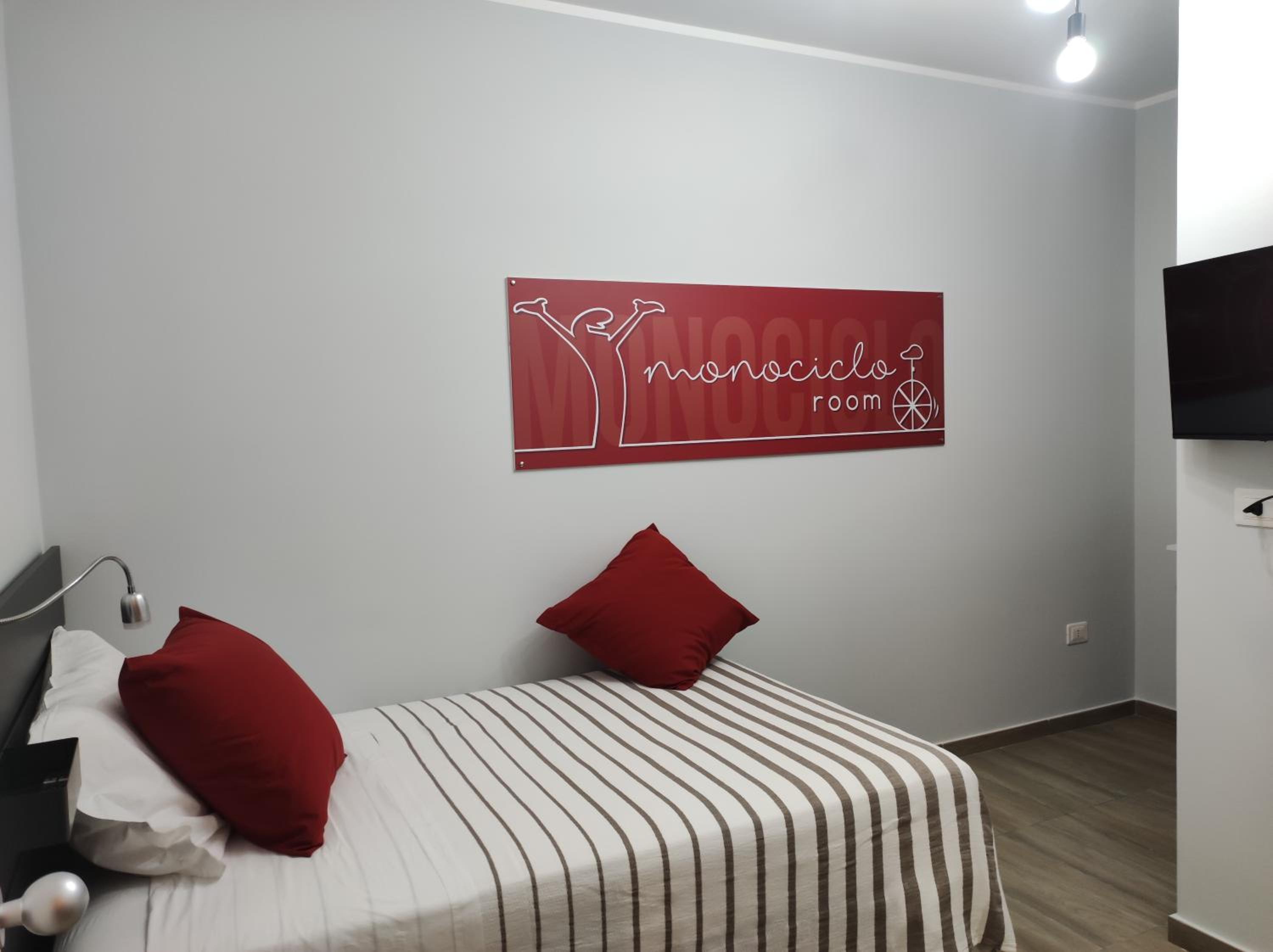Single Room with Private Bathroom photo 2