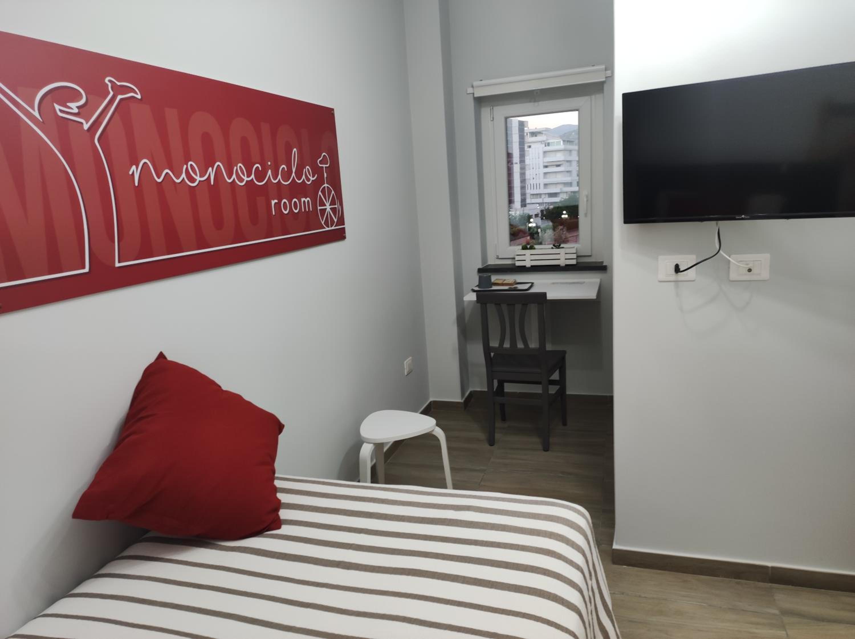 Single Room with Private Bathroom photo 3