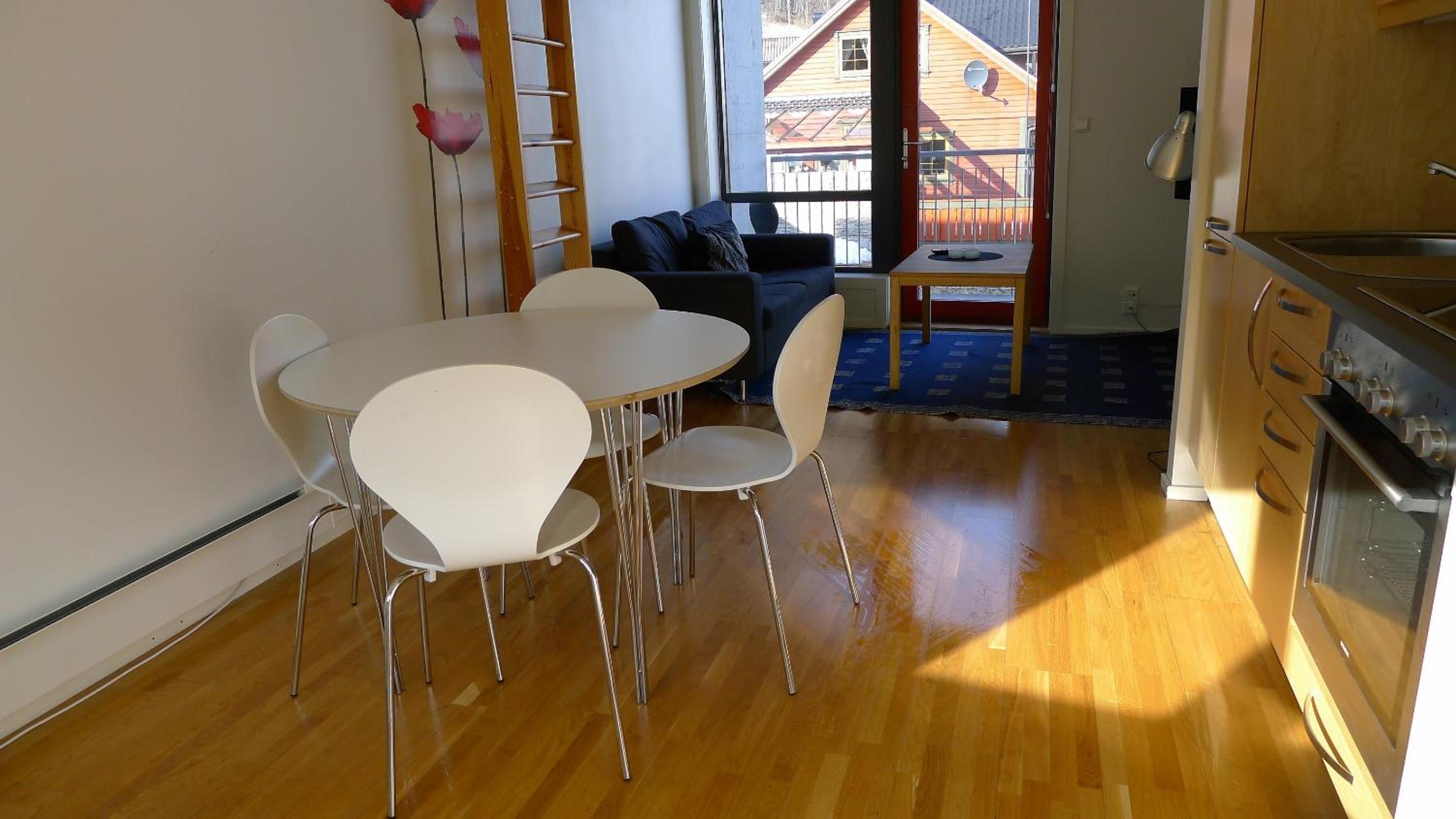 Family Room - Photo 4
