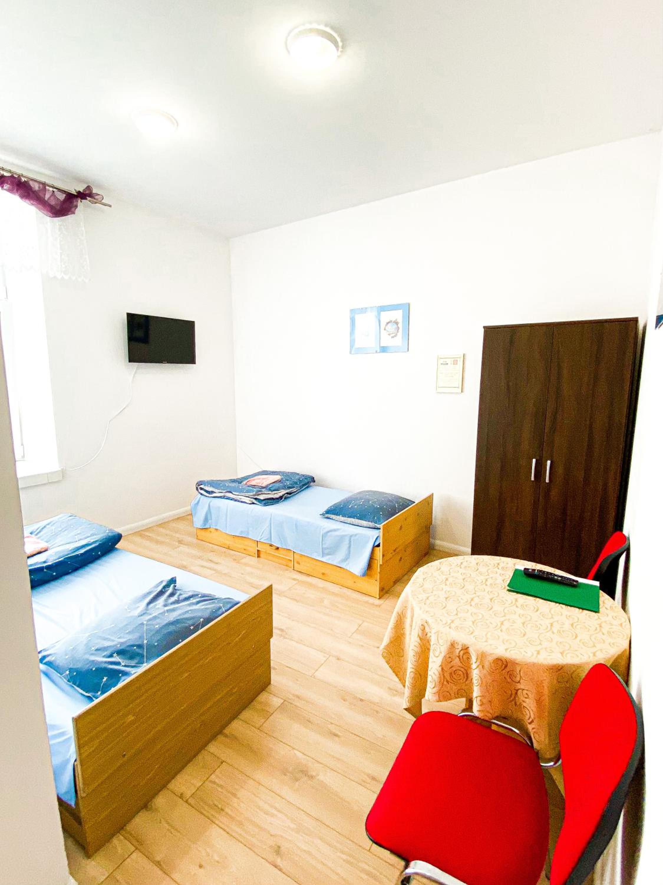 Double Room with Private Bathroom - Photo 2