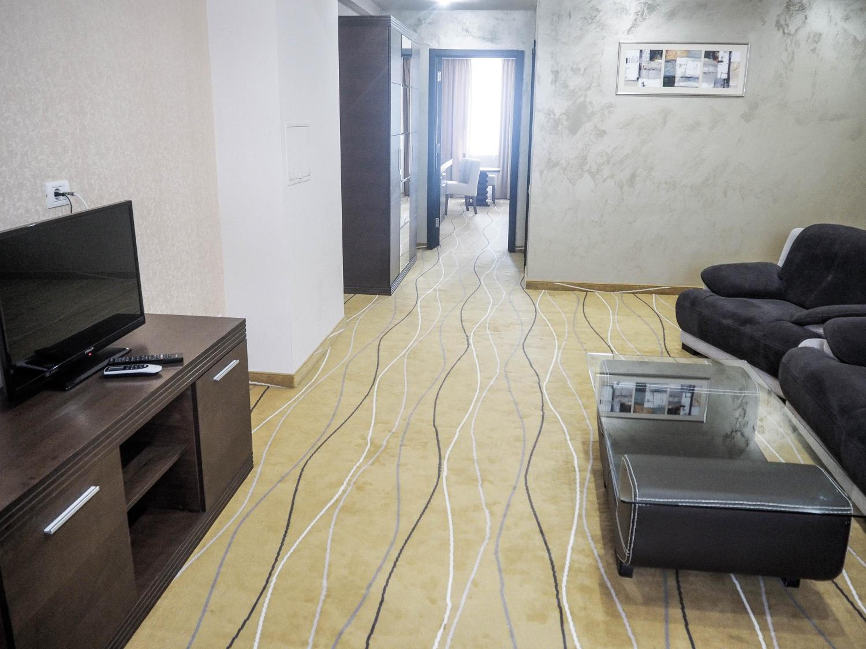 One-Bedroom Suite - Photo 5