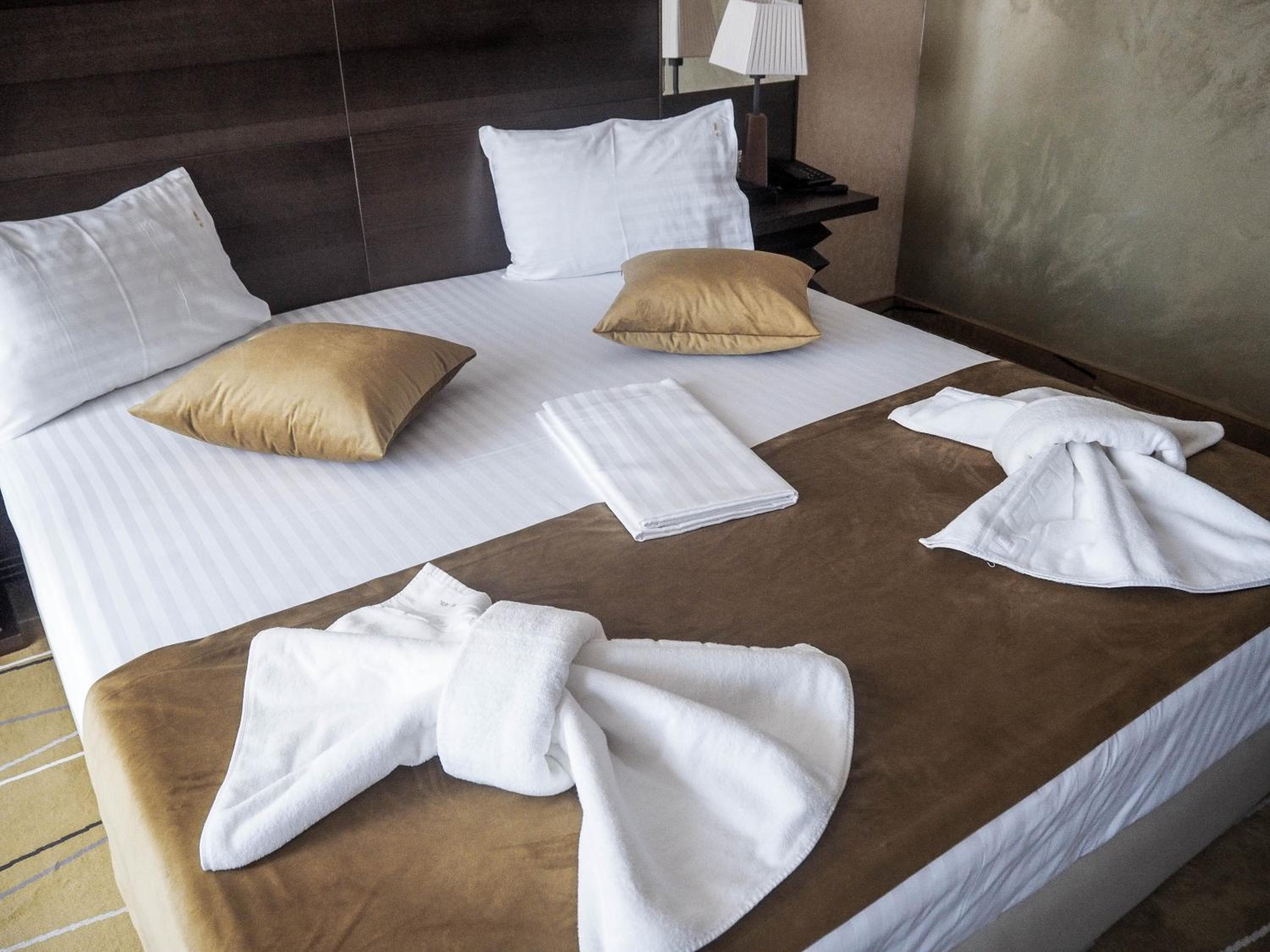 One-Bedroom Suite - Photo 2