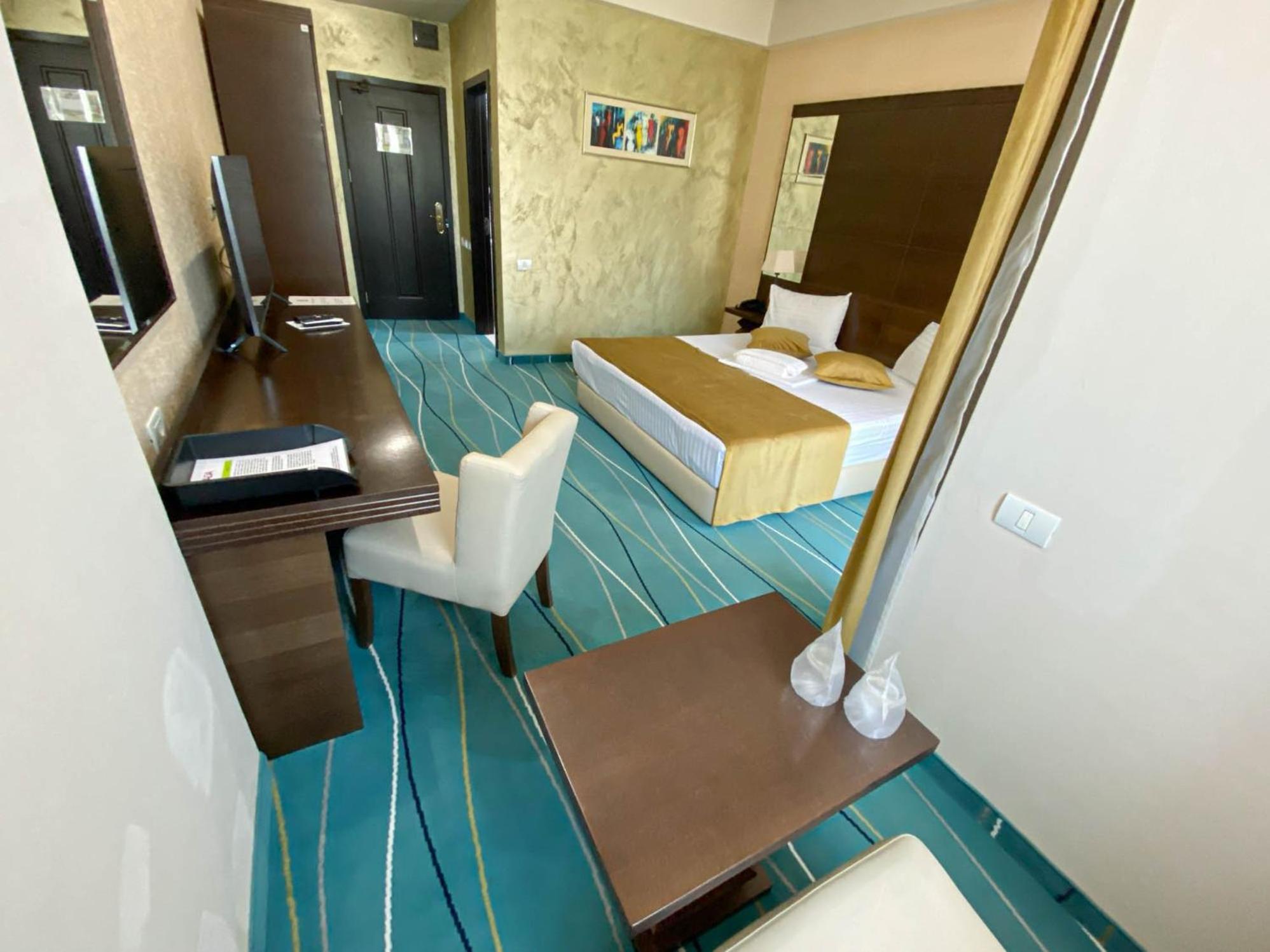 Double Room - Photo 3