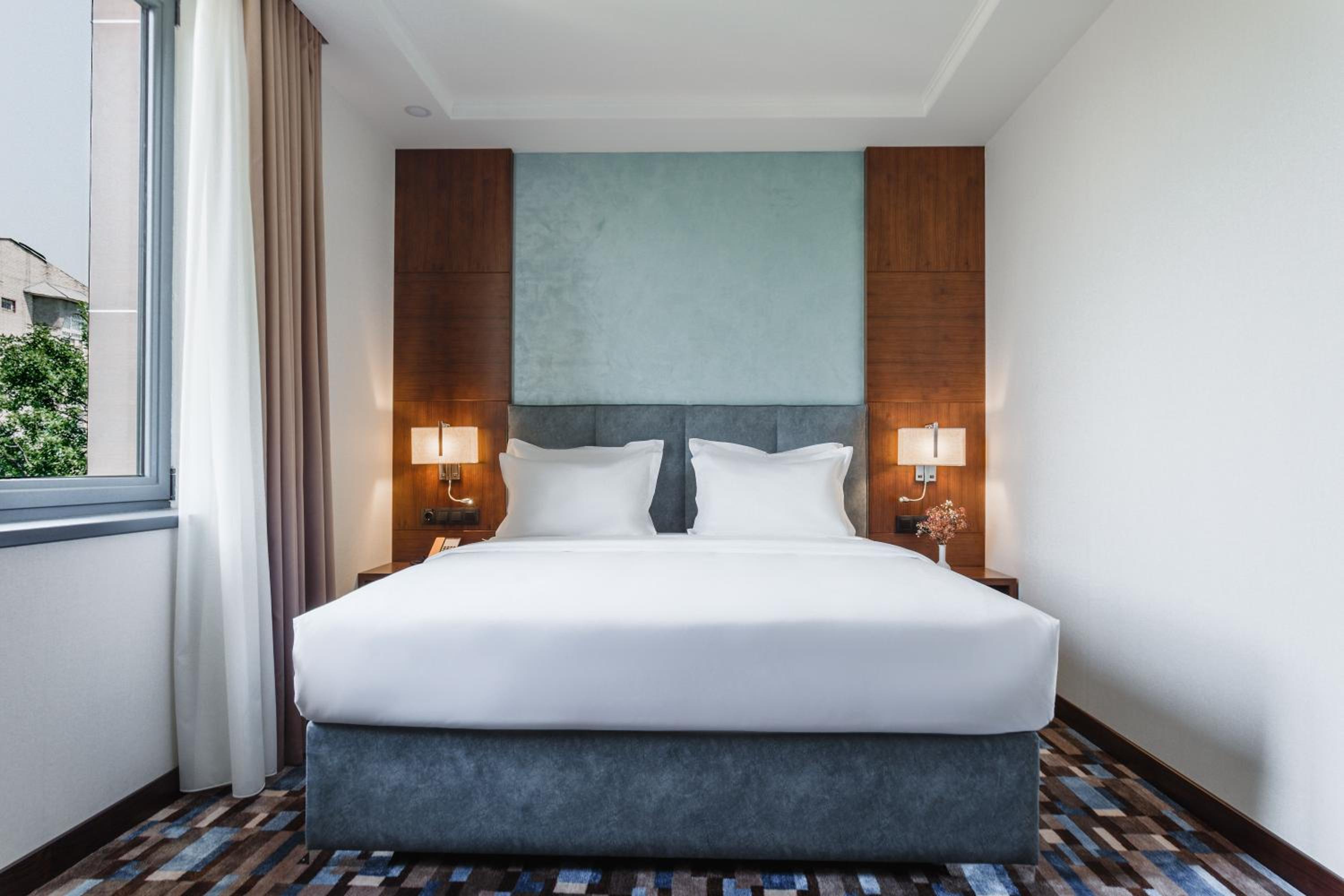 Standard King Room photo 3
