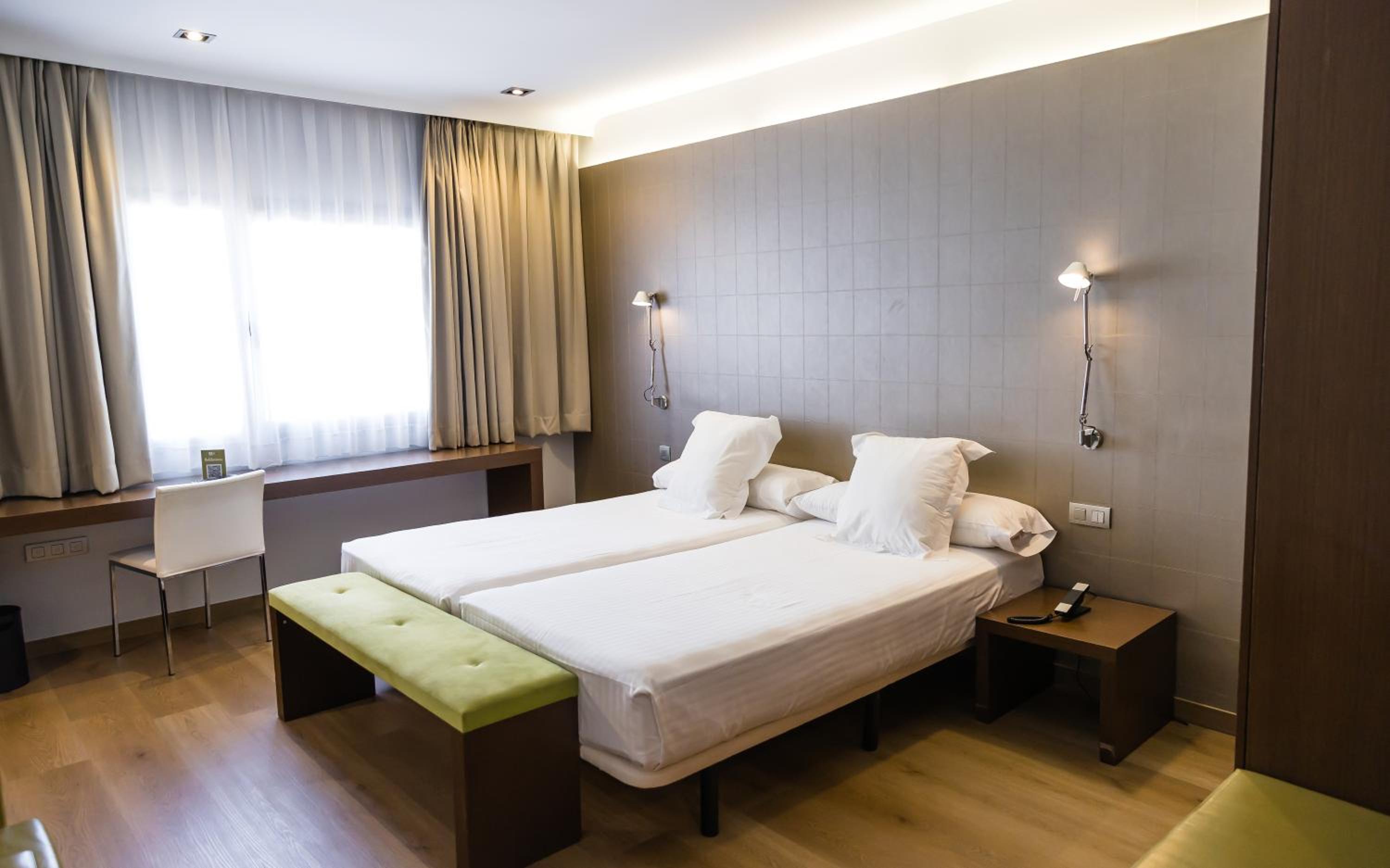Twin Room - Photo 1