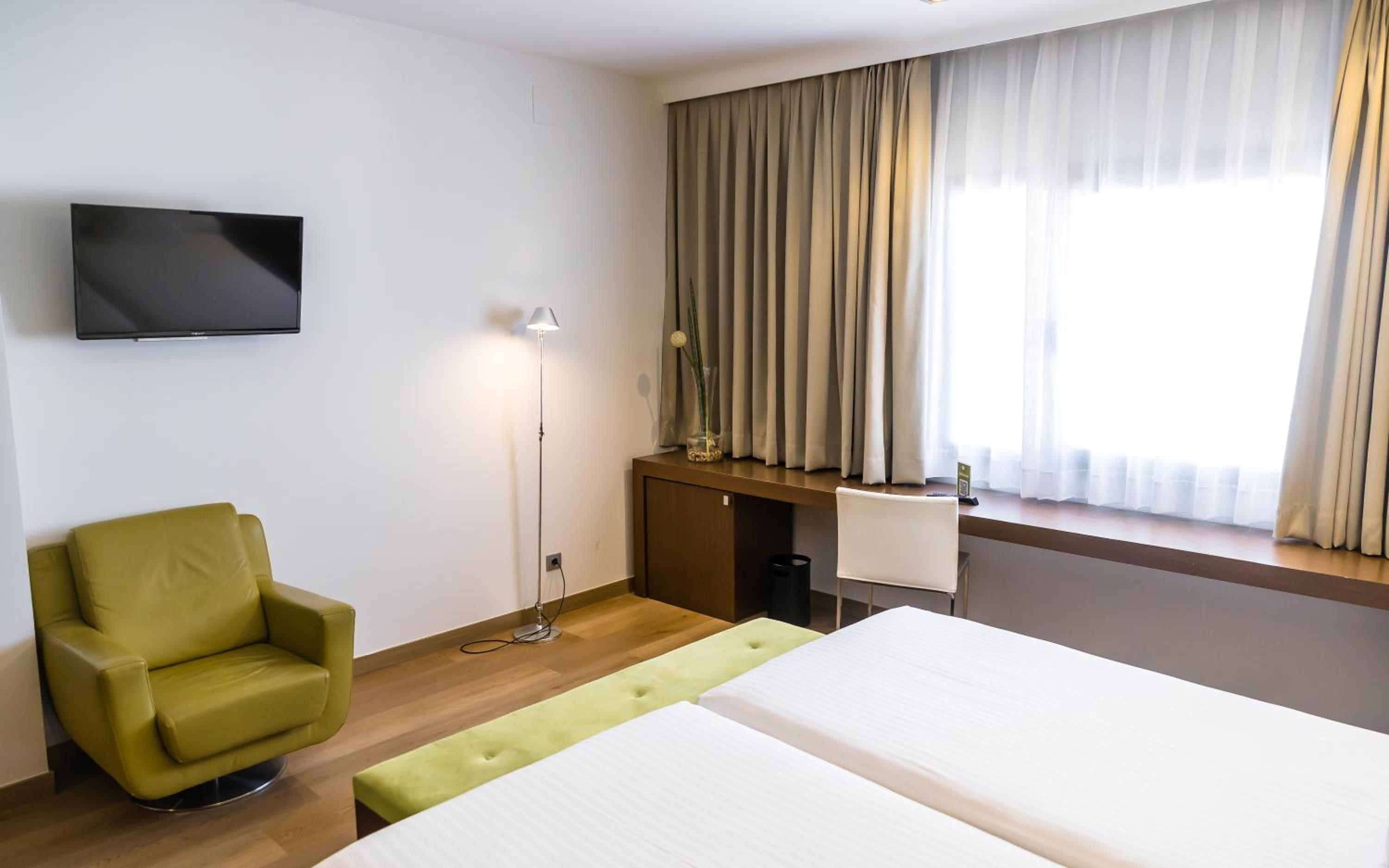 Twin Room - Photo 3
