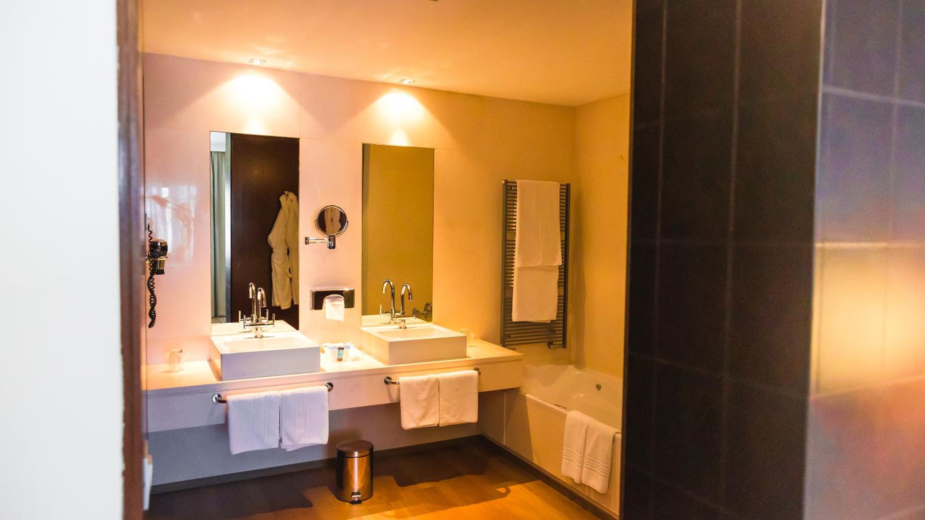 Suite - Photo 2