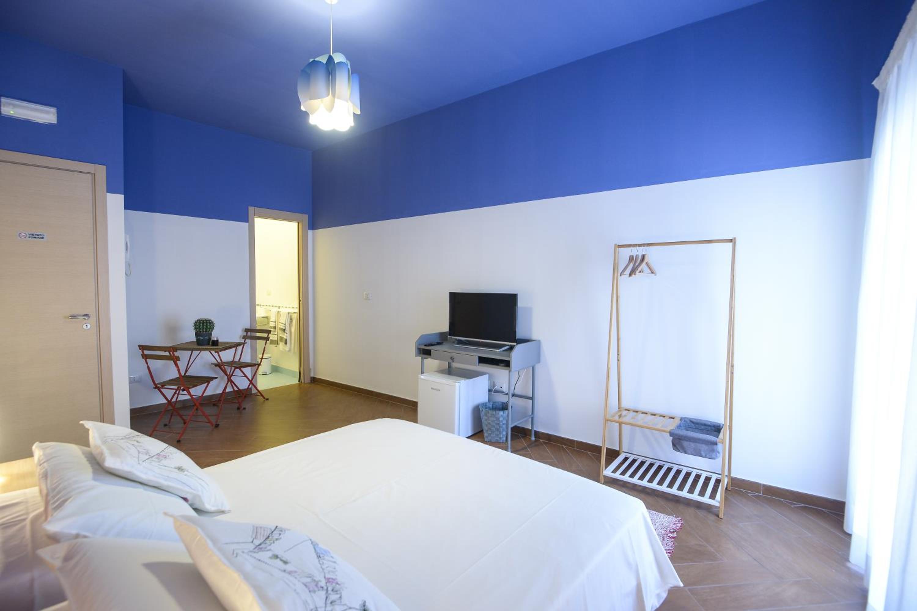 Deluxe Double Room with Balcony - Photo 3