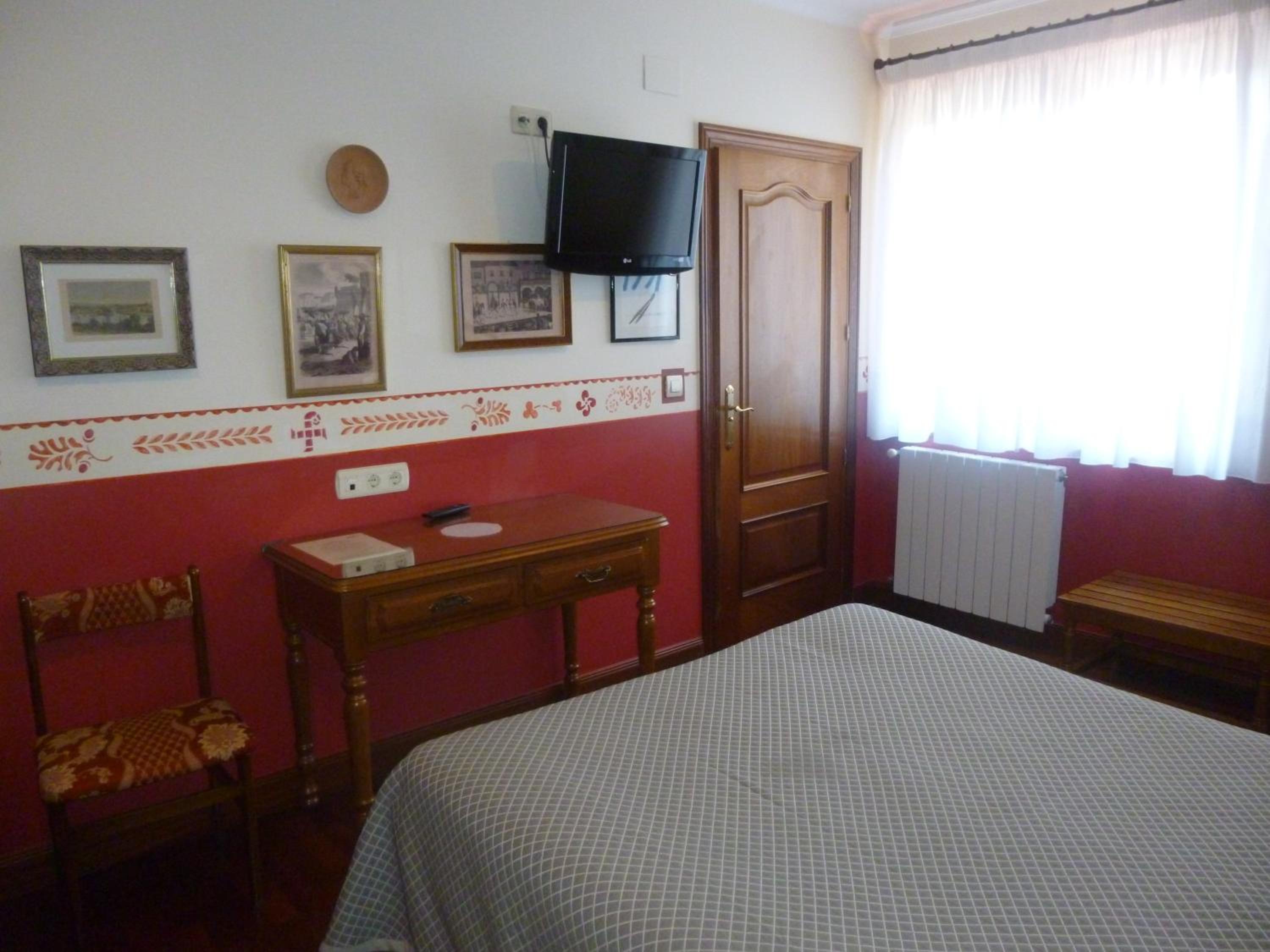 Double or Twin Room - Photo 2