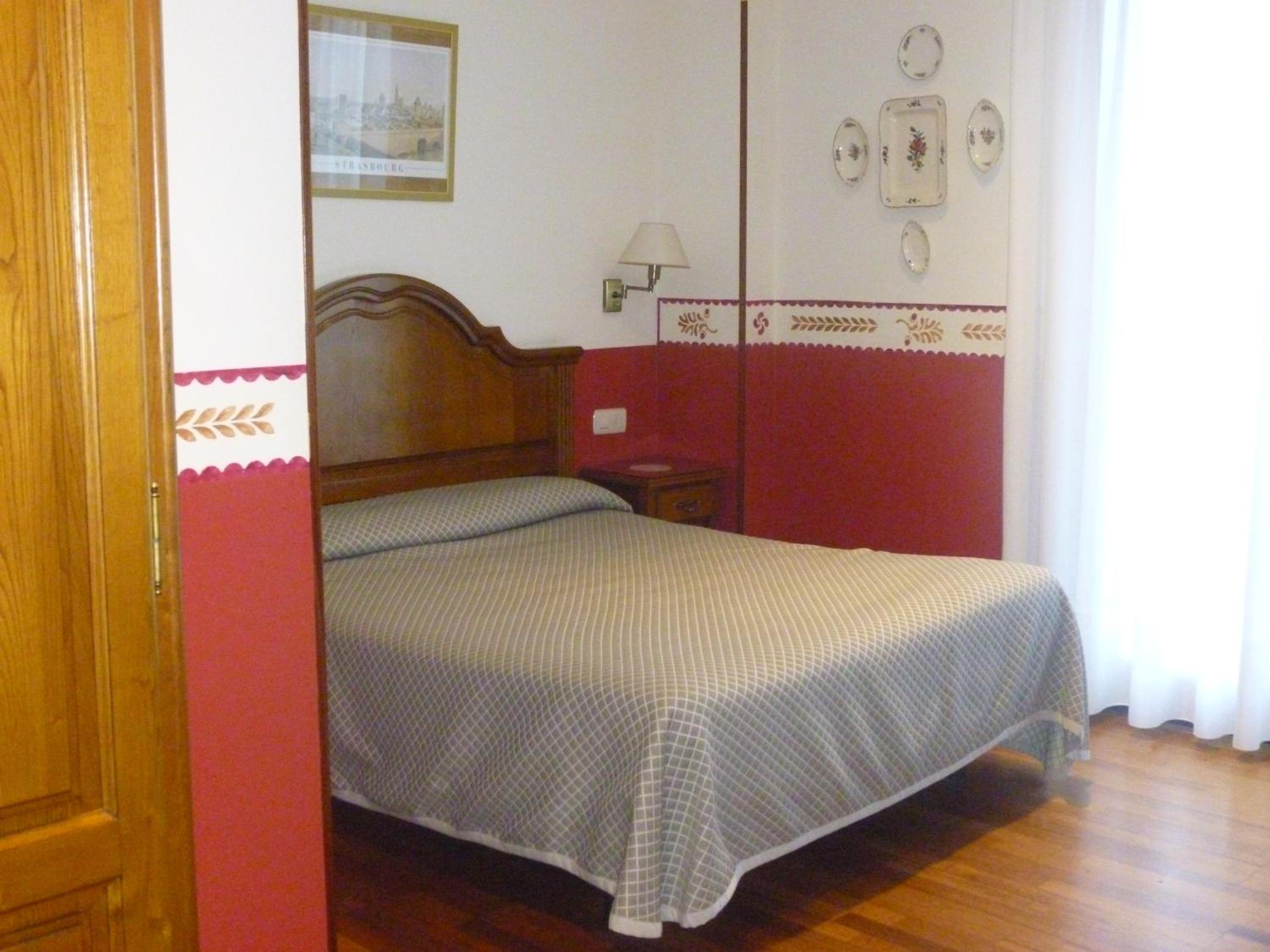 Double or Twin Room with Sea View - Photo 4