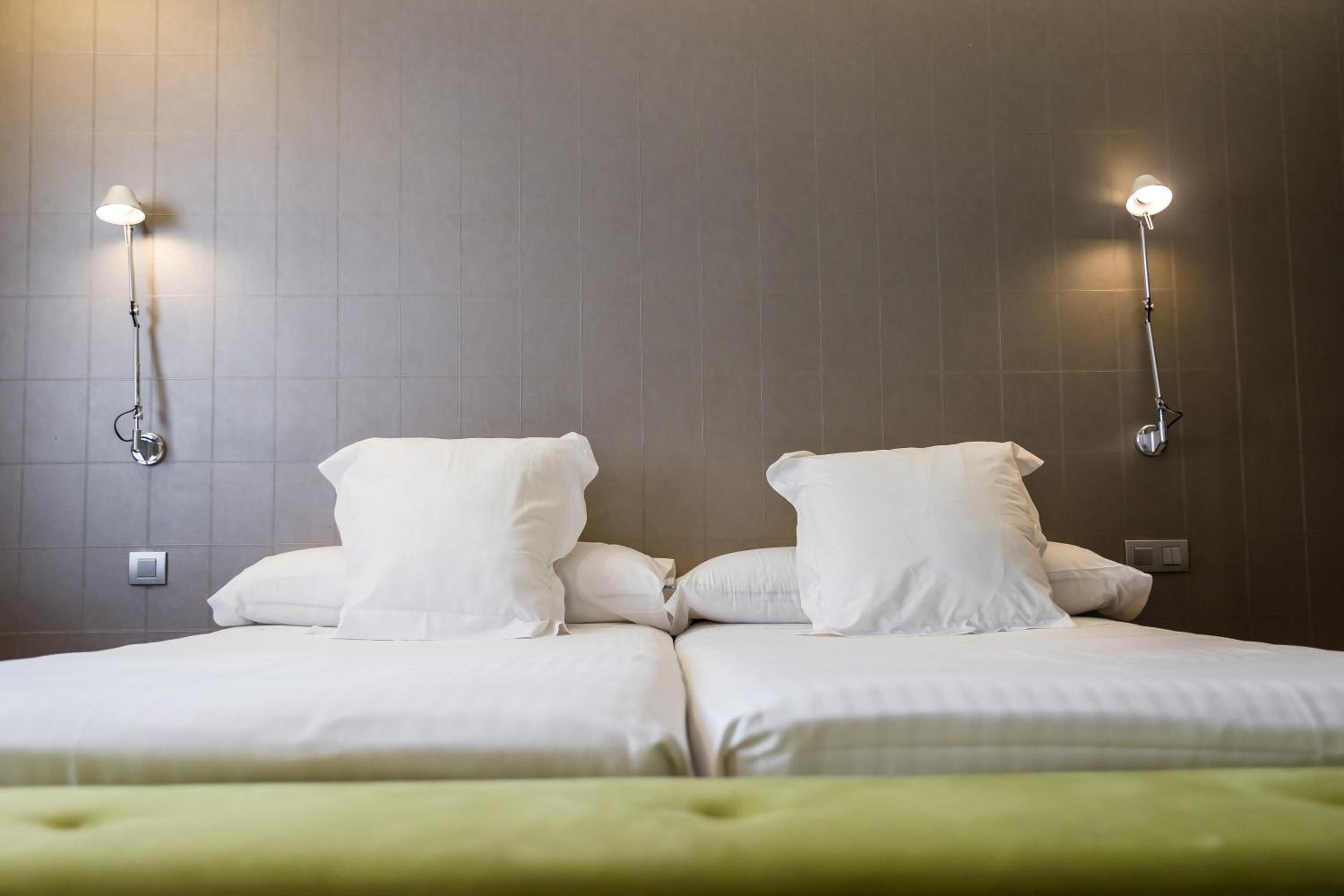 Twin Room - Photo 2