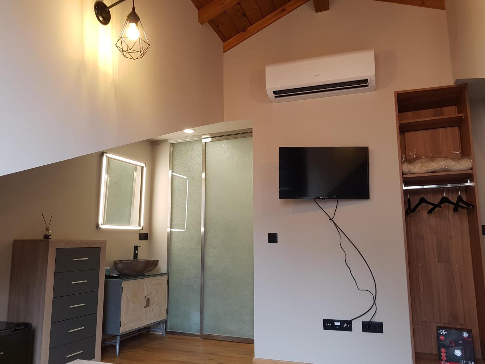 Superior Double or Twin Room - Photo 9