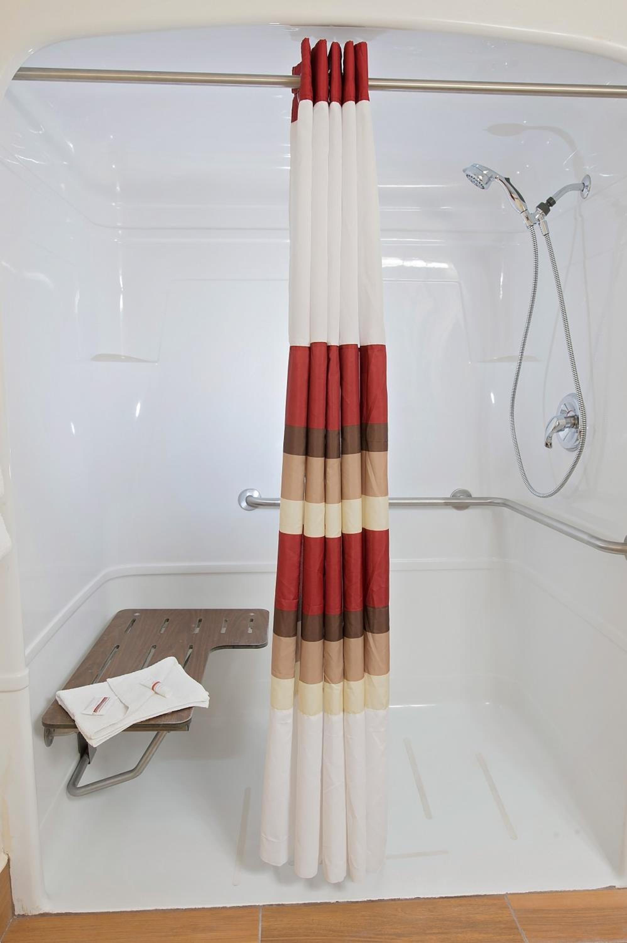 Deluxe King Room Disability Access Roll-ln Shower Non-Smoking photo 2