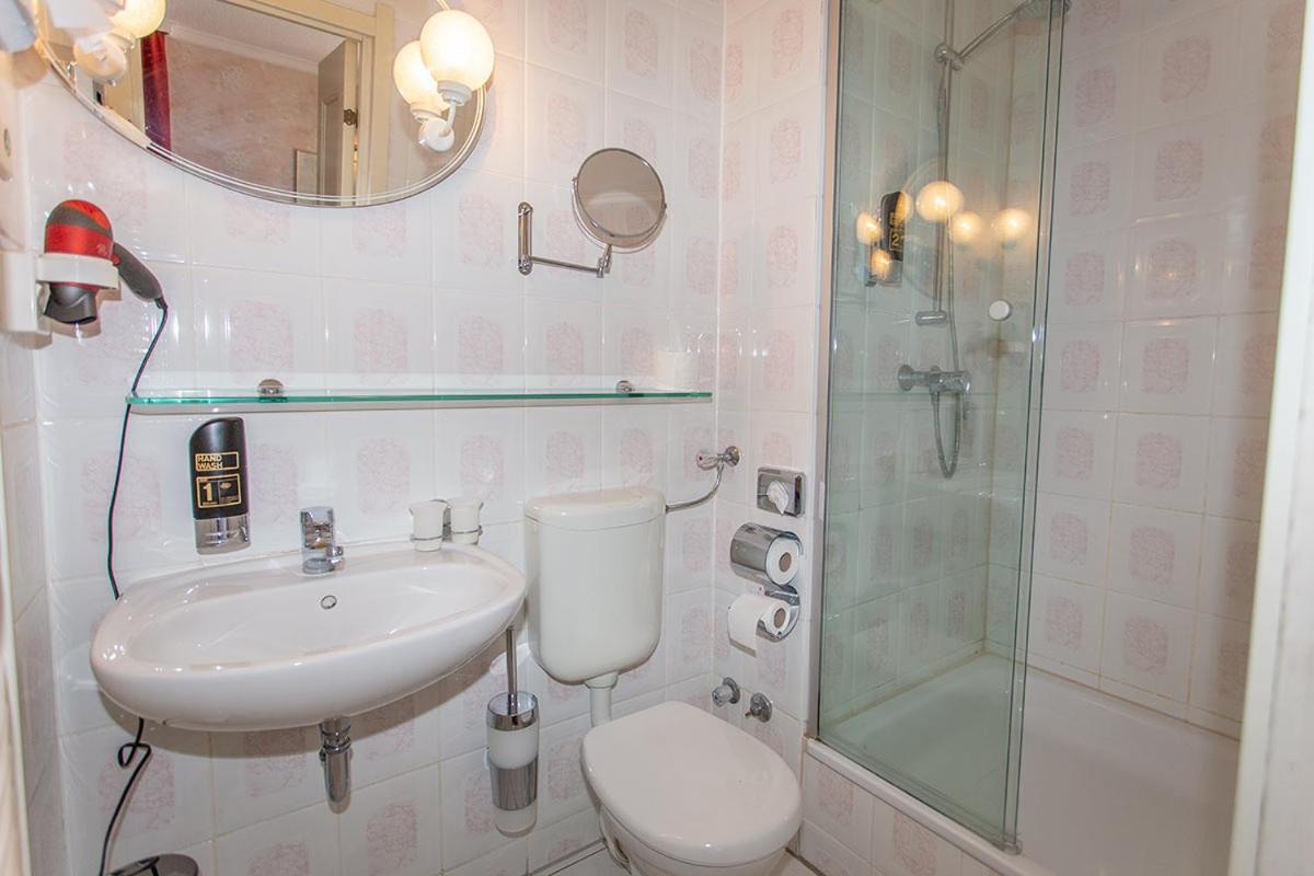 Small Double Room with Balcony photo 3
