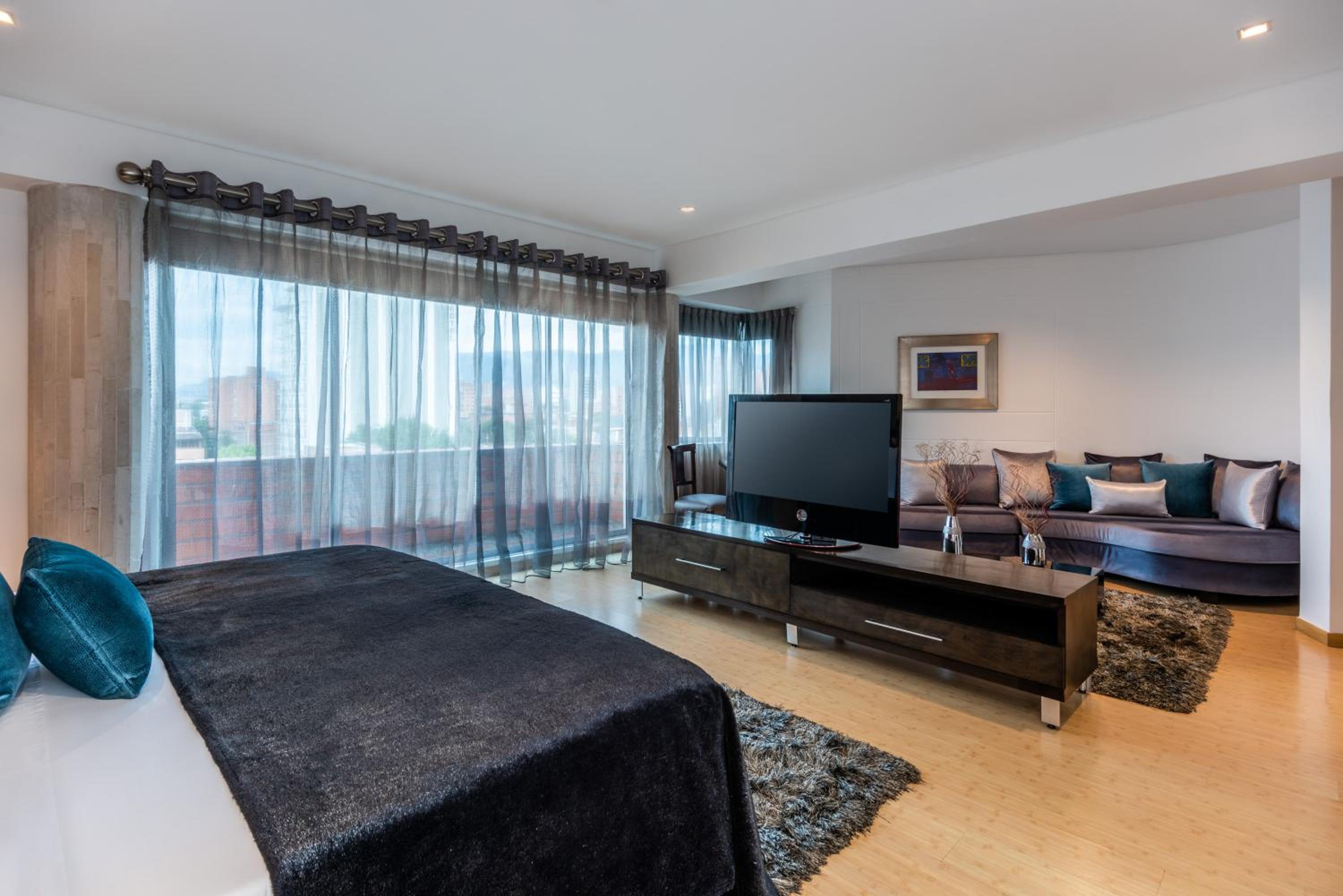 Suite with Balcony - Photo 1