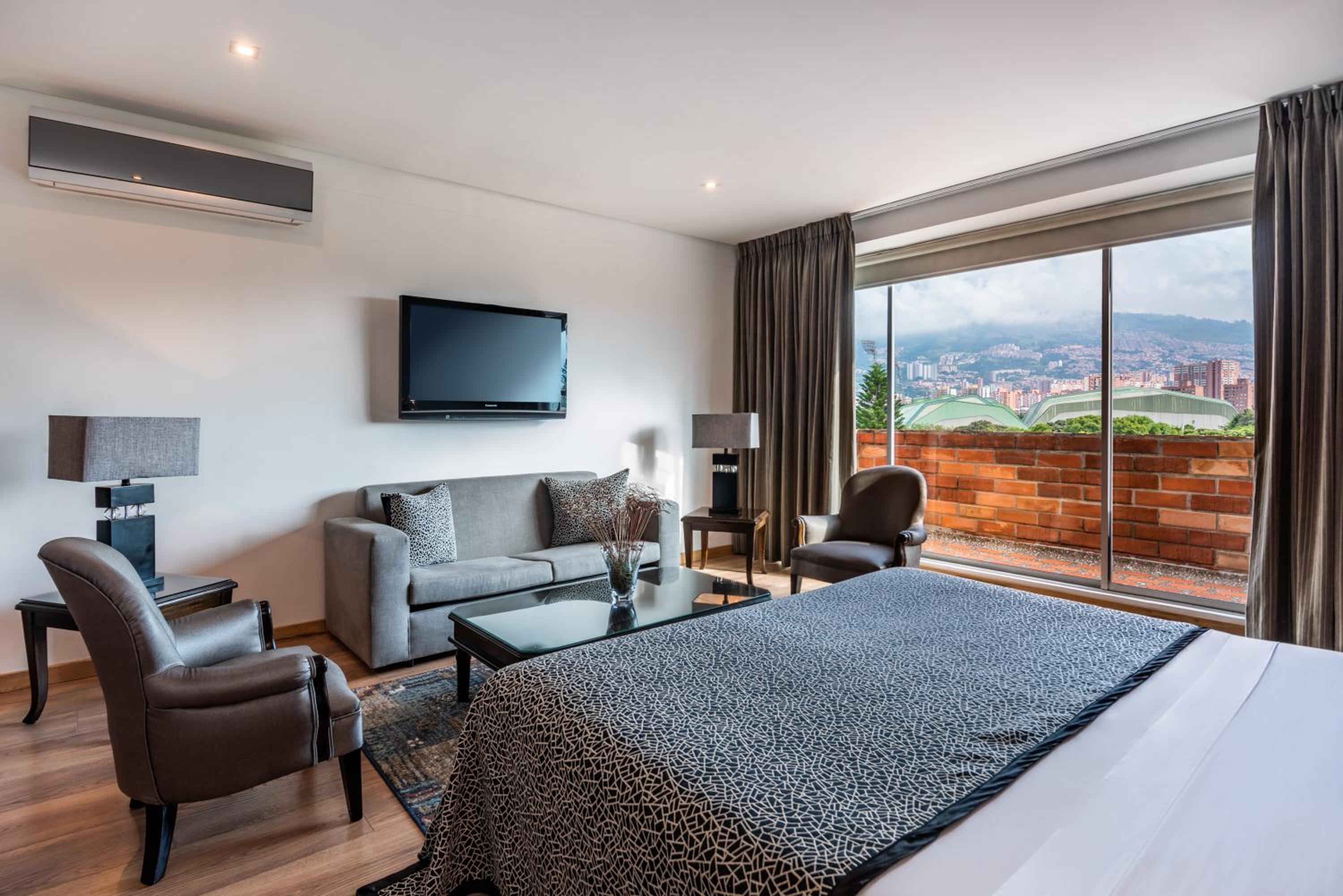 Suite with Balcony - Photo 5