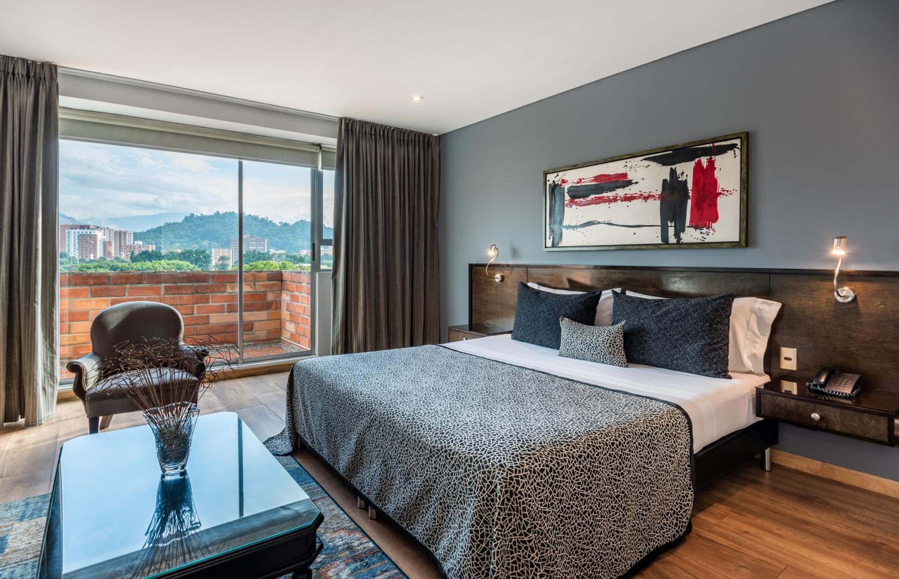 Suite with Balcony - Photo 2