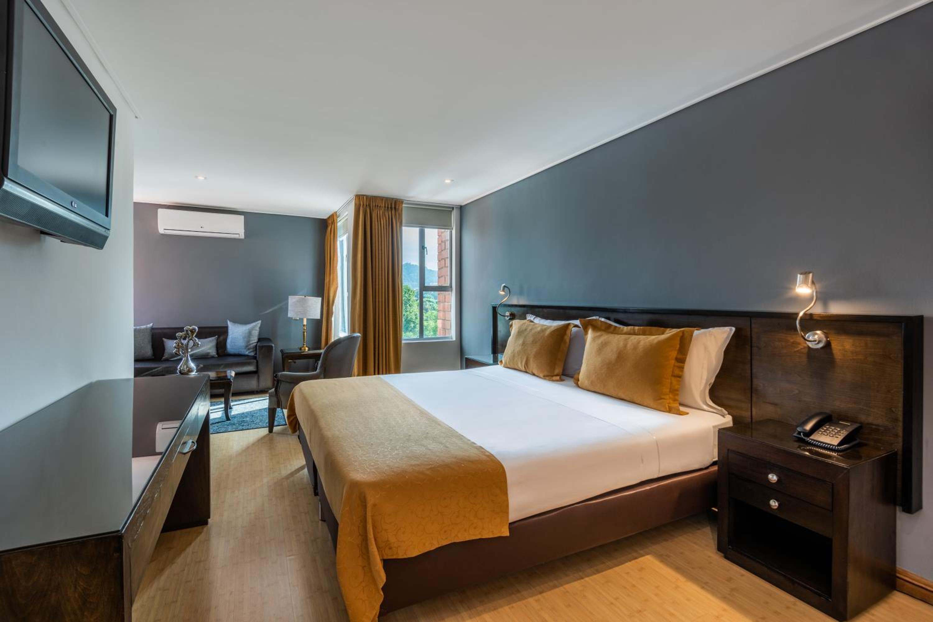Suite - Photo 3