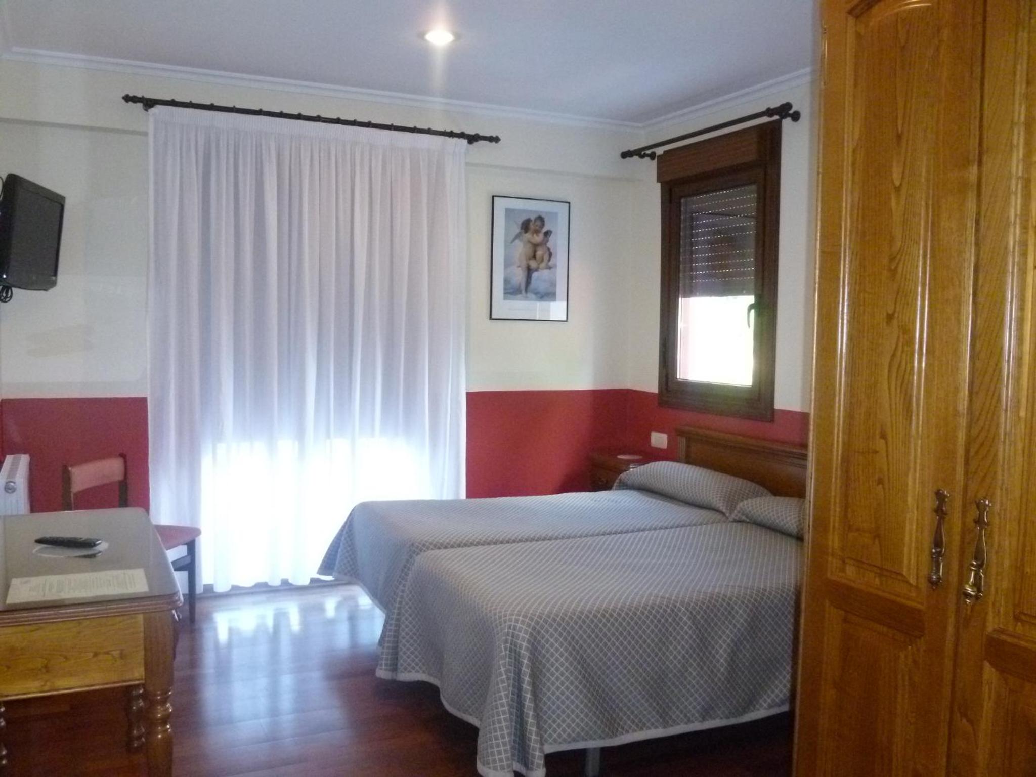 Double or Twin Room with Sea View - Photo 6