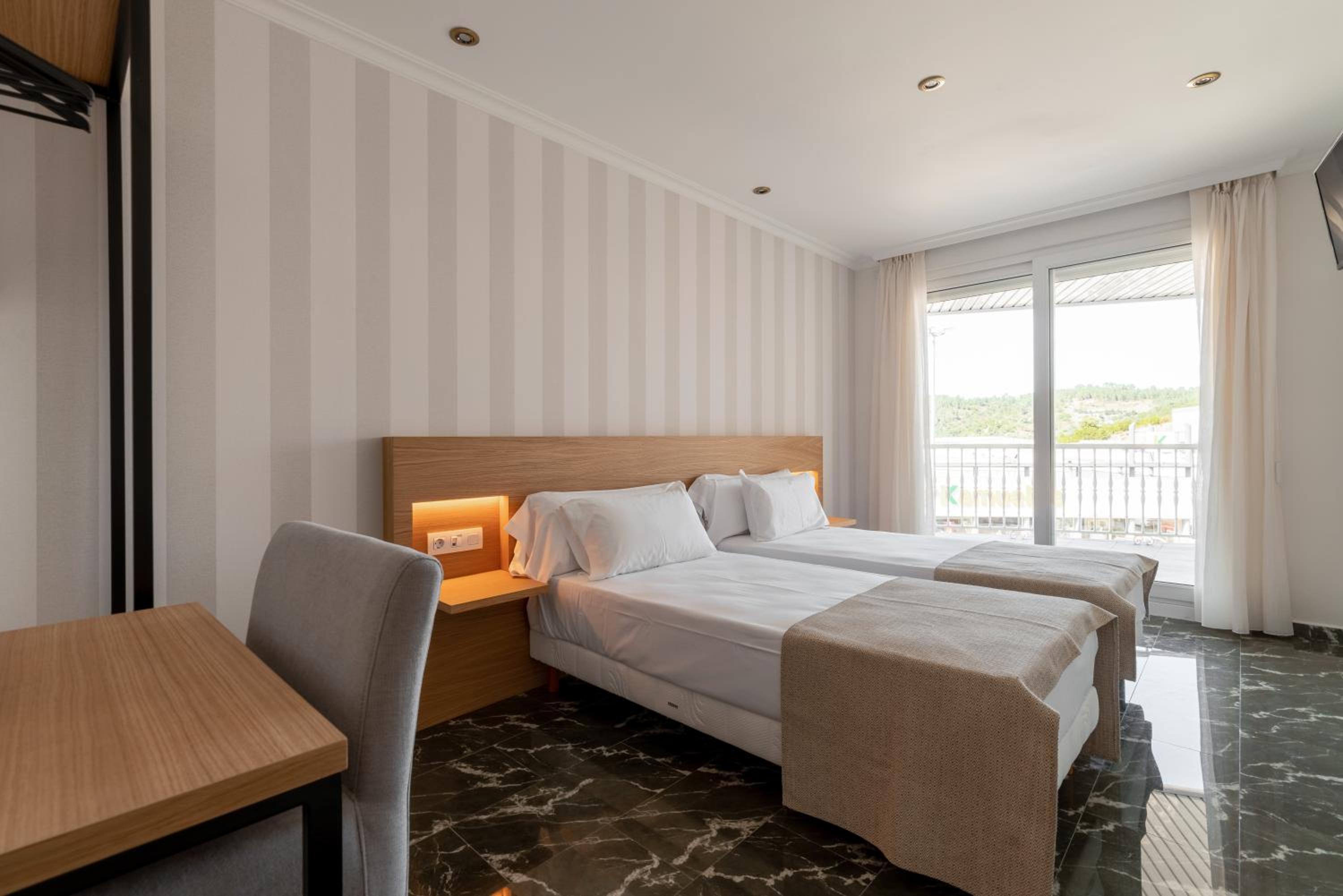 Standard Twin Room photo 3