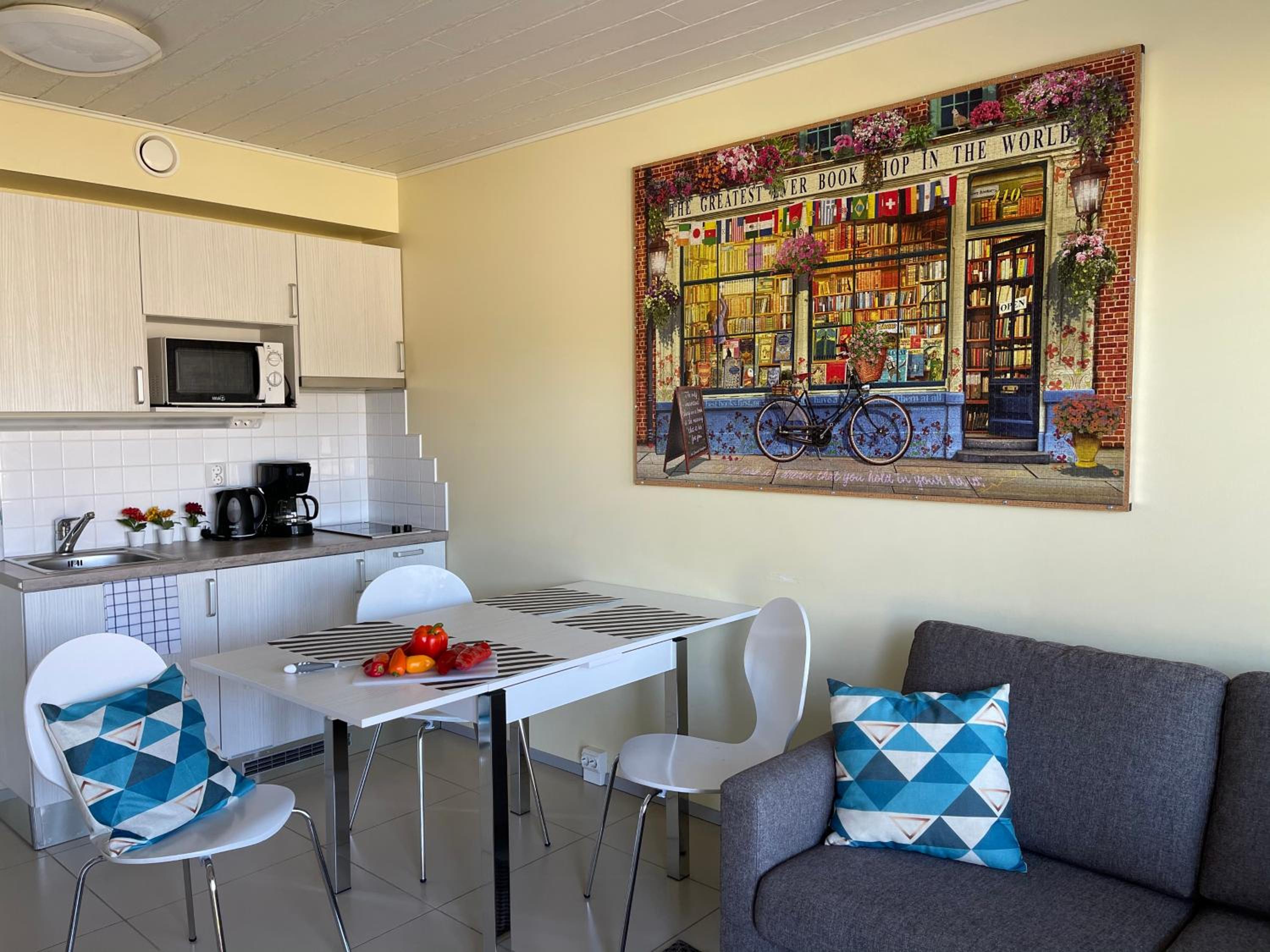 Two-Bedroom Apartment for 4 people (Pets Not Allowed) - Photo 2