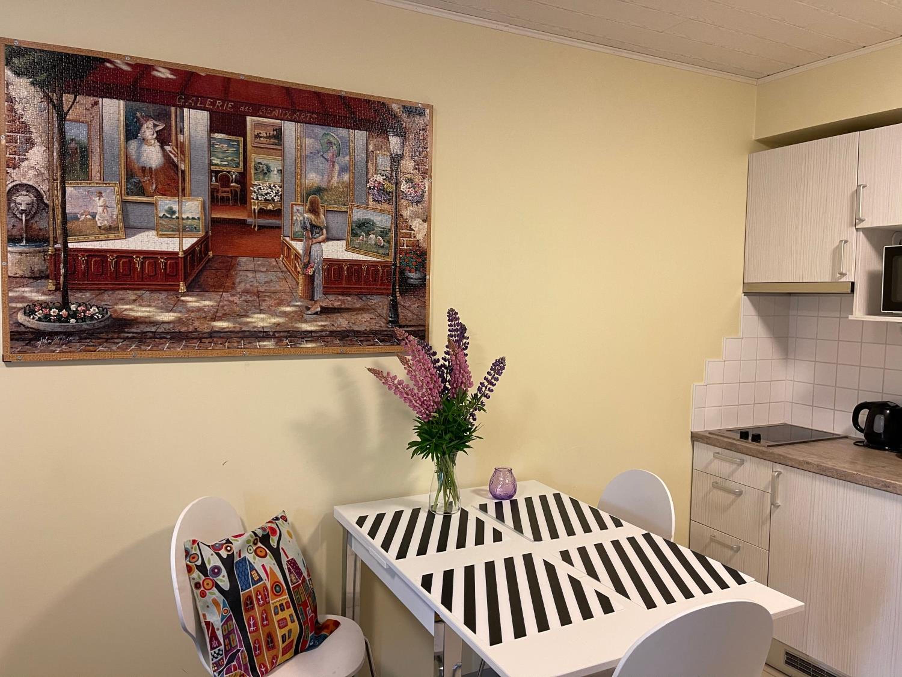 Two-Bedroom Apartment for 4 people (Pets Not Allowed) - Photo 3