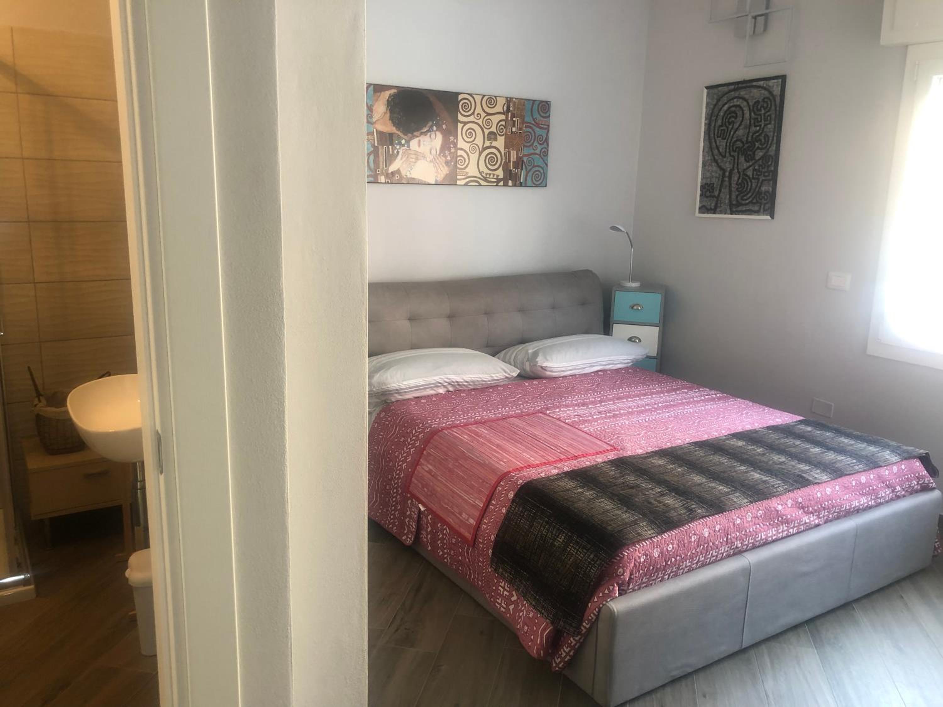Double Room with Private Bathroom - Photo 6