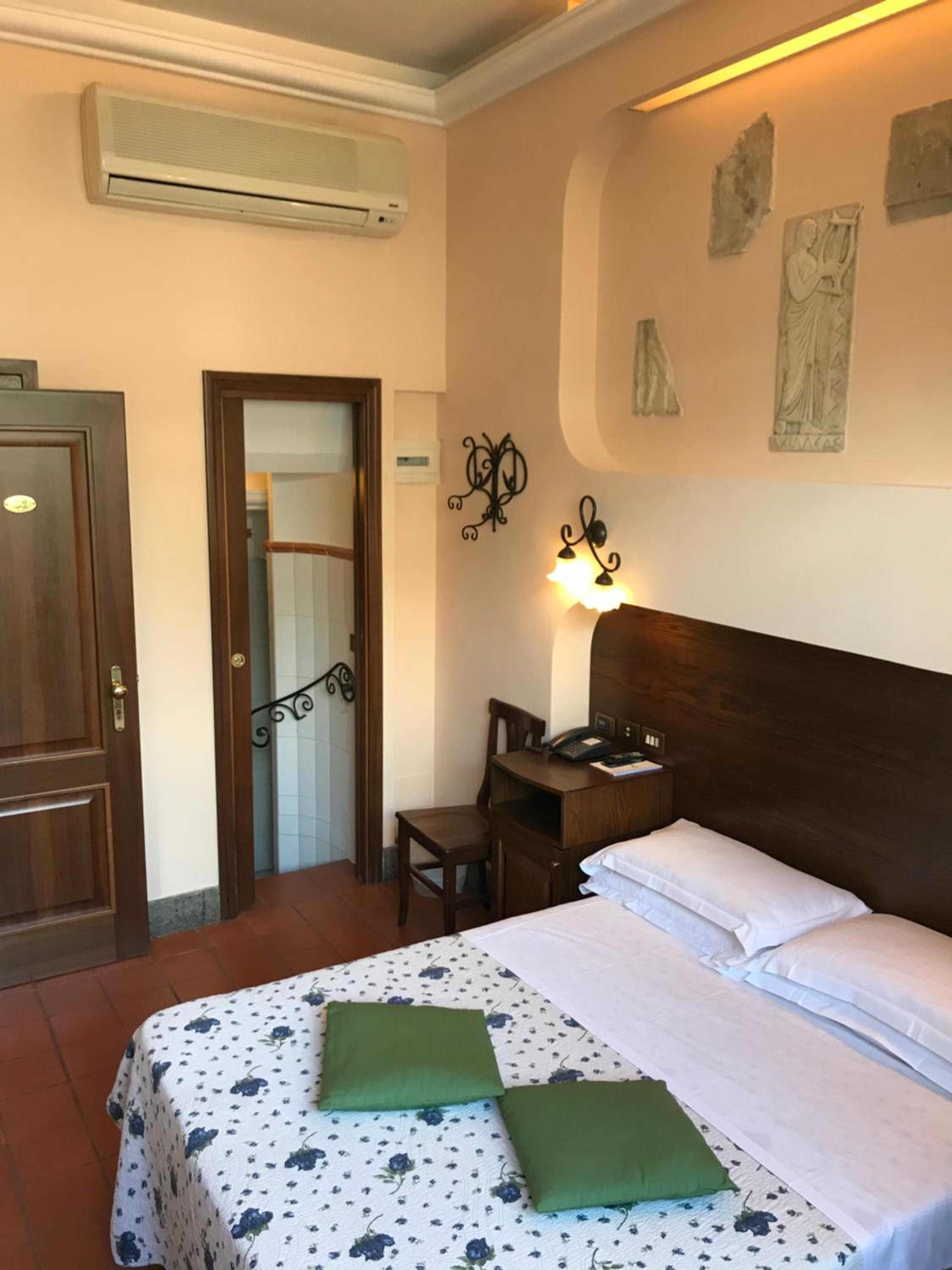 Double Room with Balcony photo 3