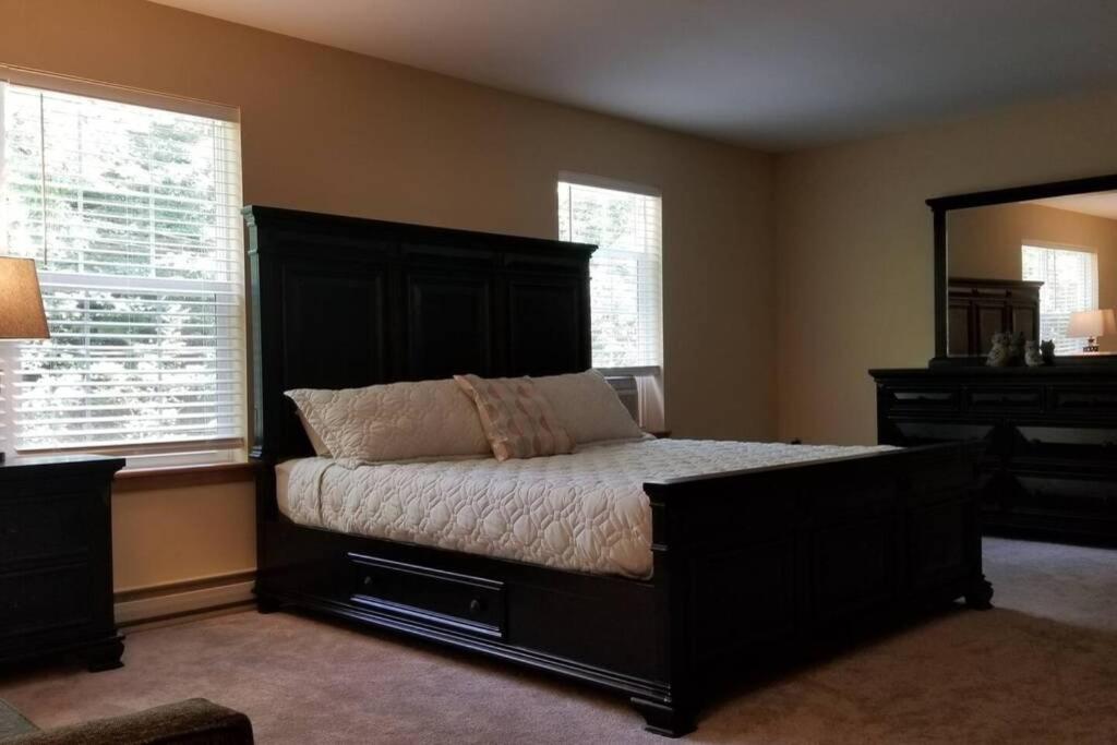 Three-Bedroom House photo 2