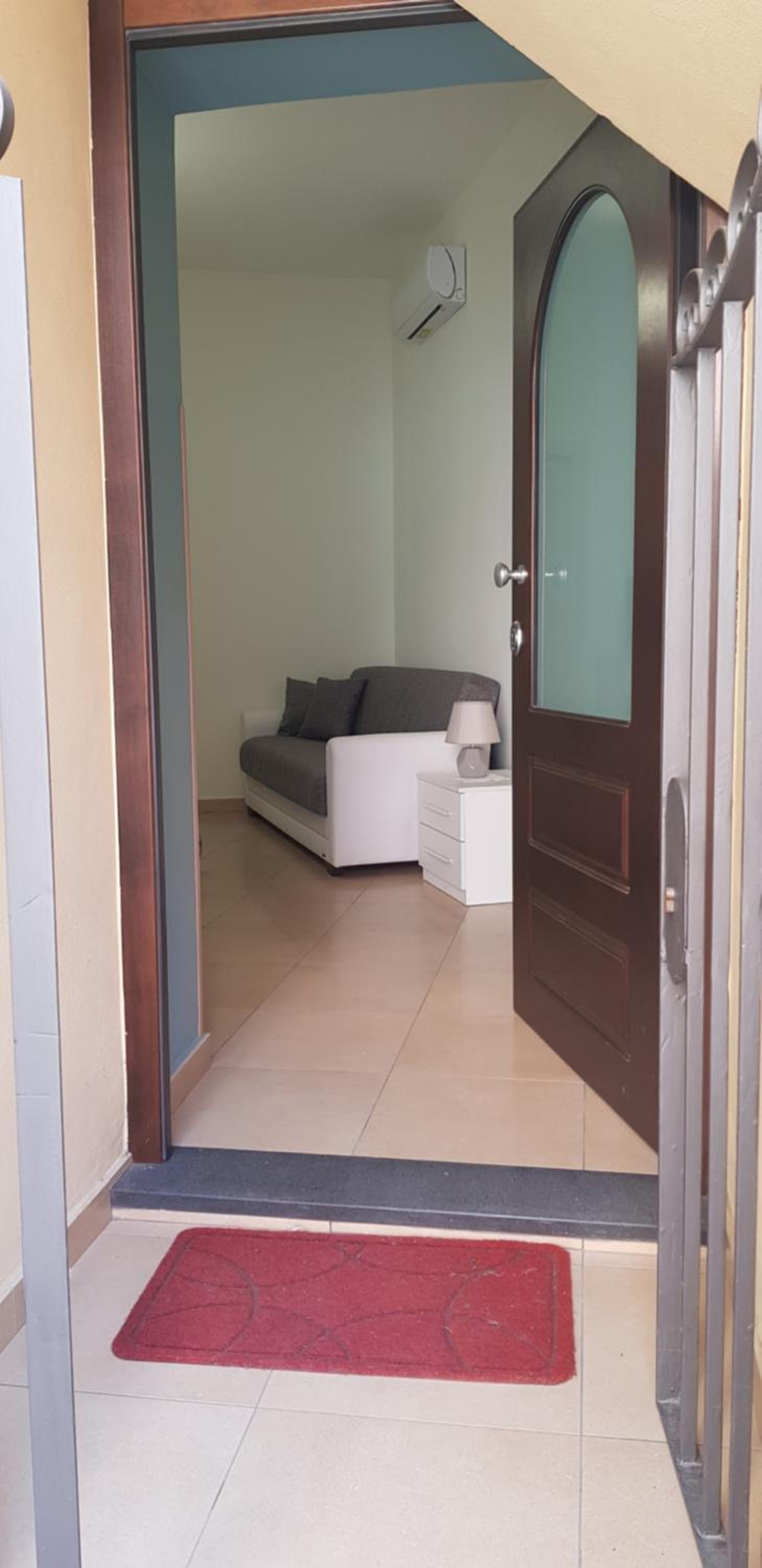One-Bedroom Apartment - Photo 12
