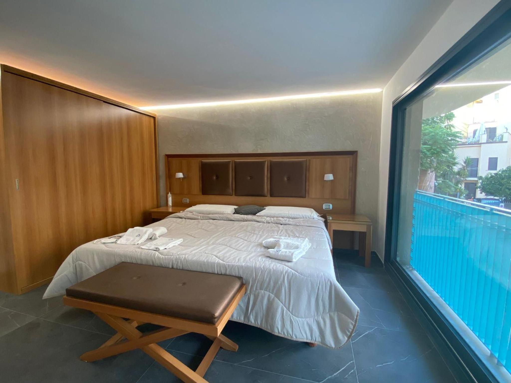 Deluxe Double Room - Photo 3