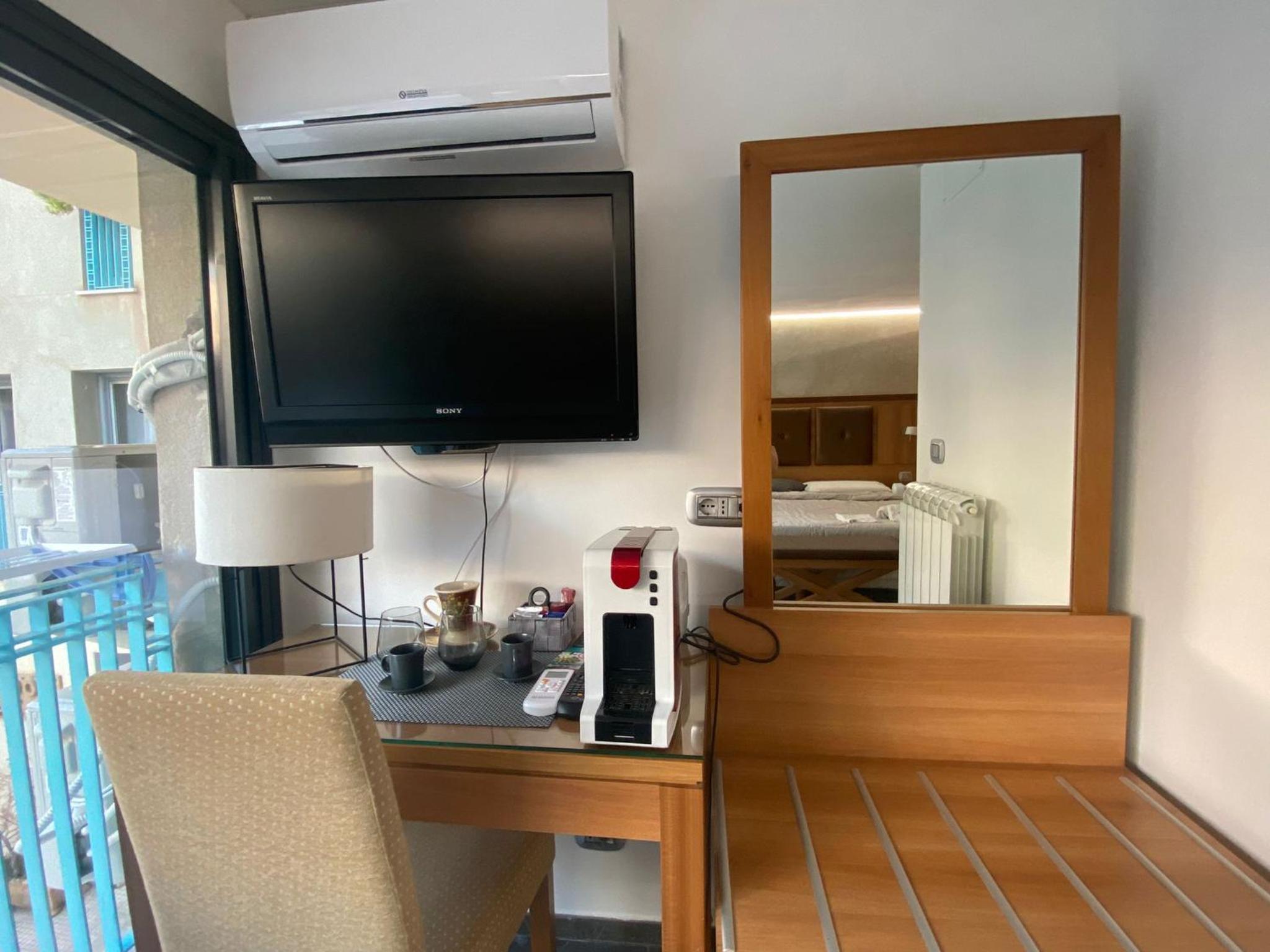 Deluxe Double Room - Photo 13