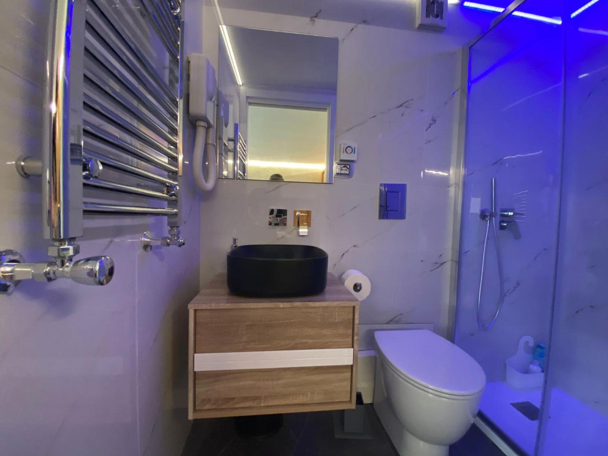 Deluxe Double Room - Photo 15