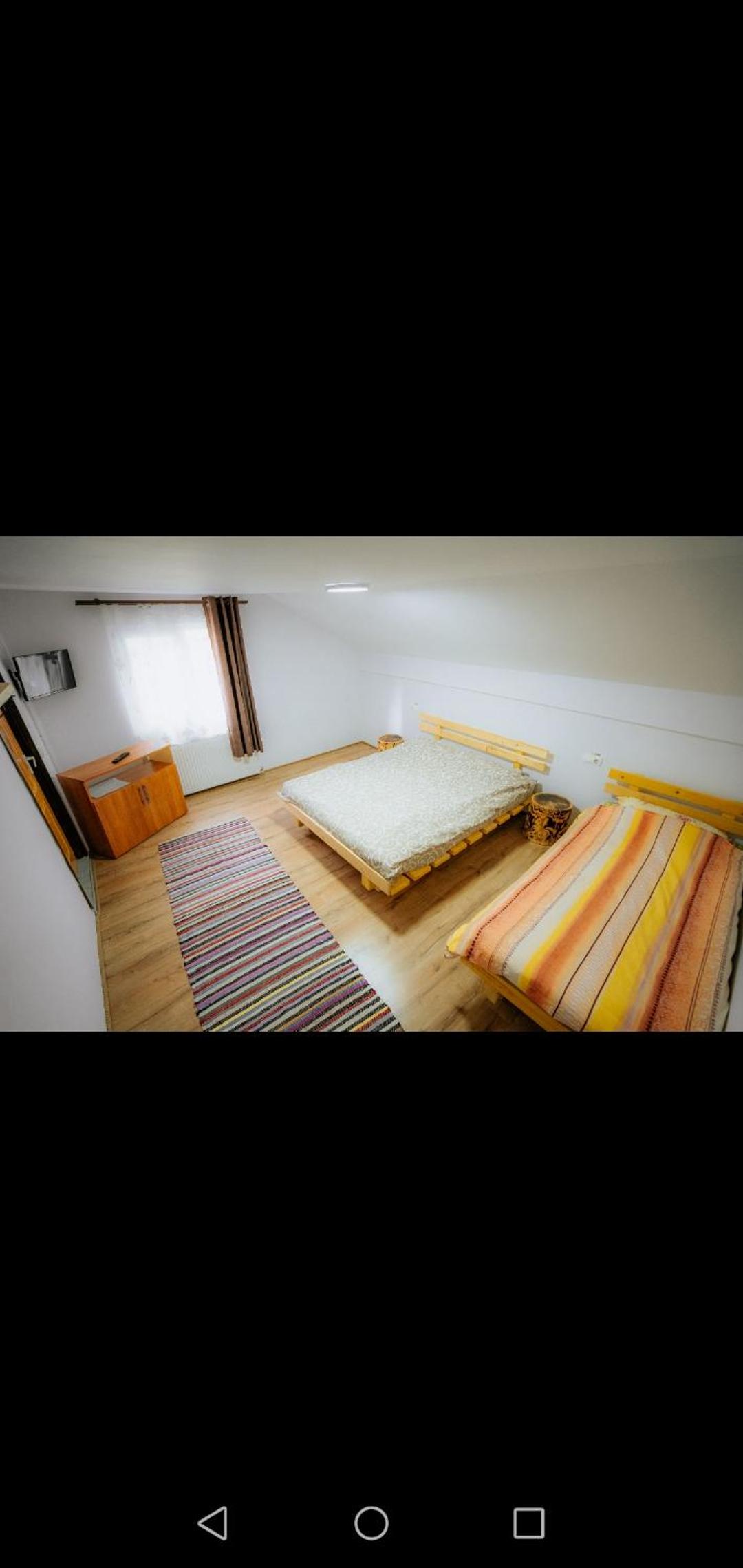 Six-Bedroom House photo 1