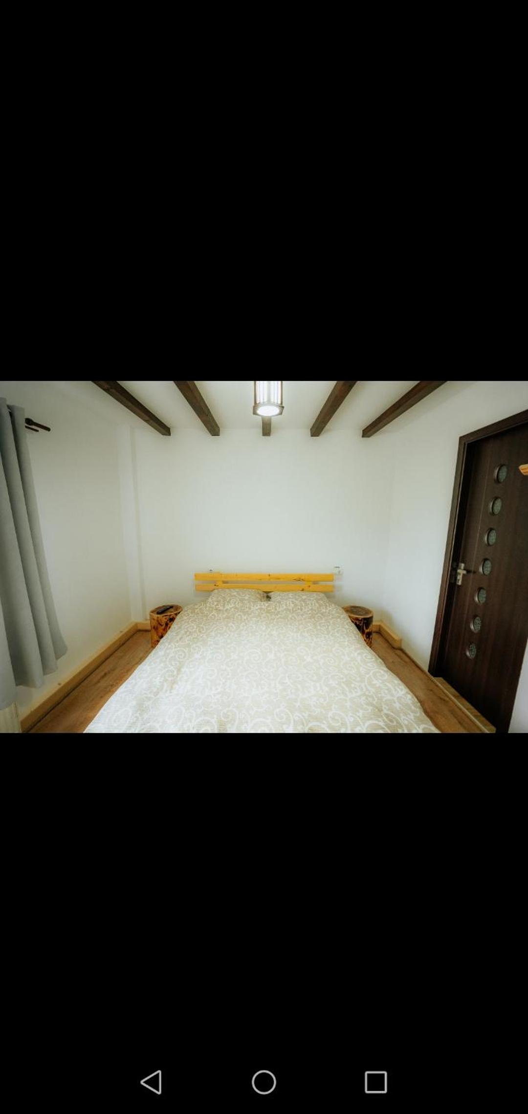 Six-Bedroom House photo 2