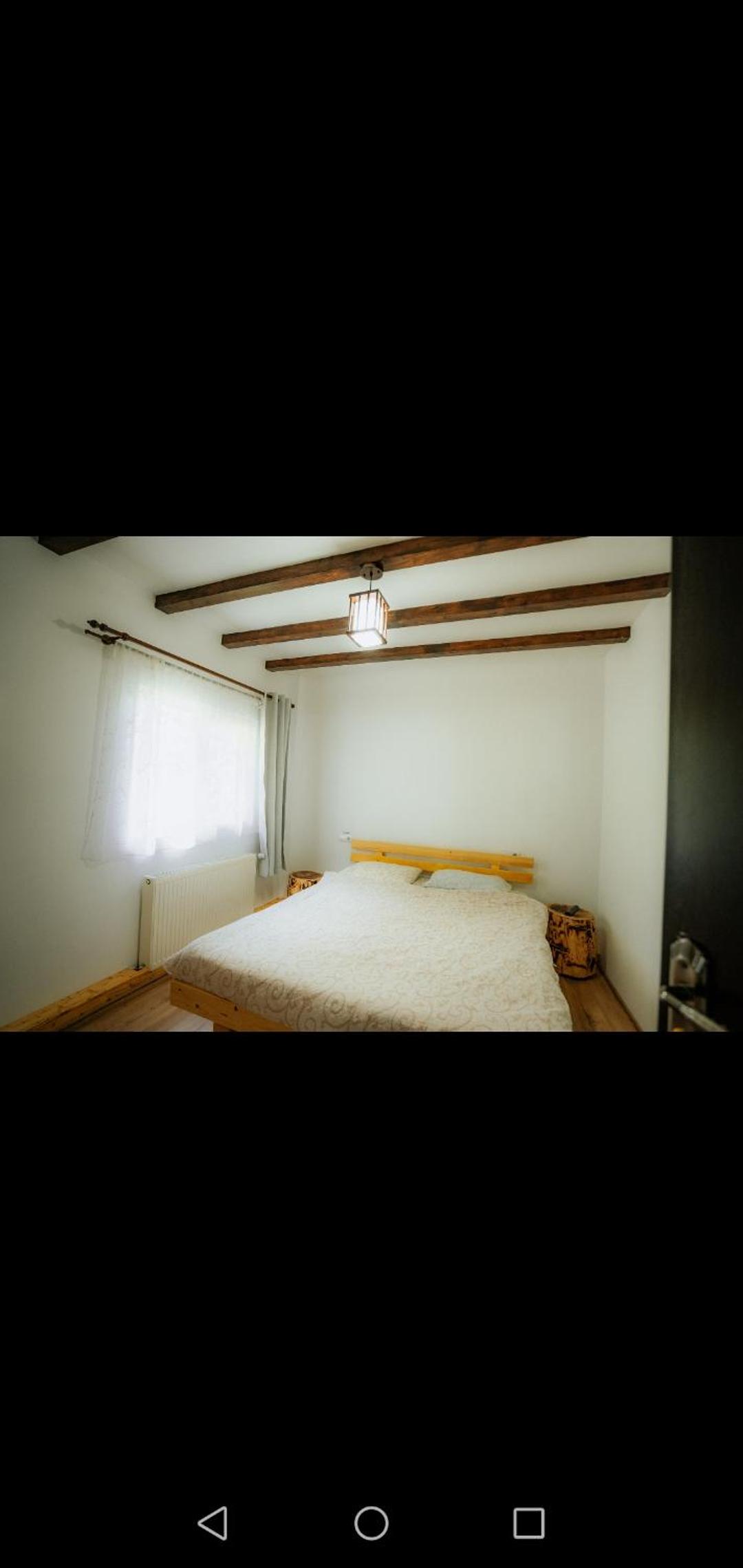 Six-Bedroom House photo 3