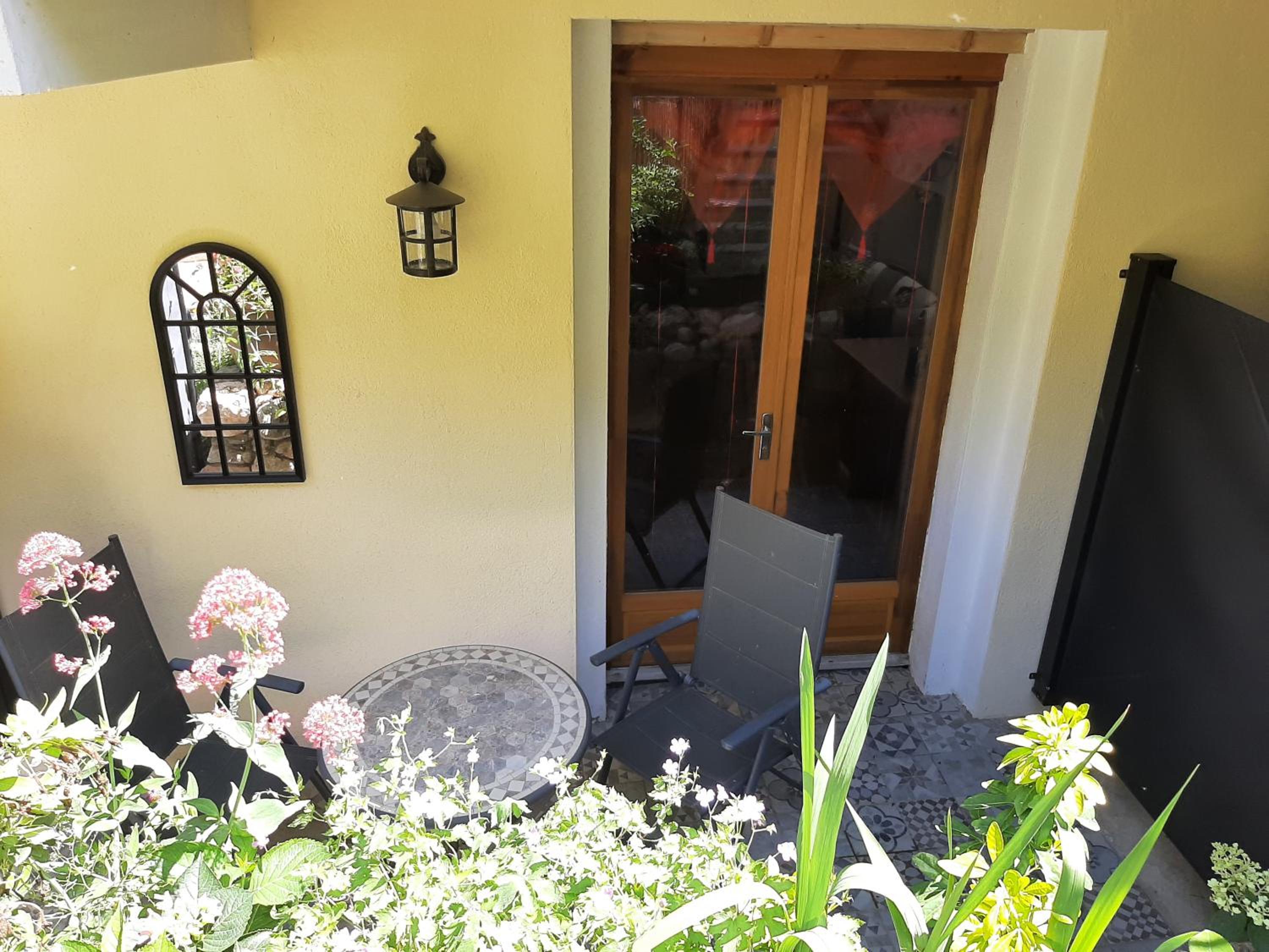 Apartment with Garden View - Photo 7