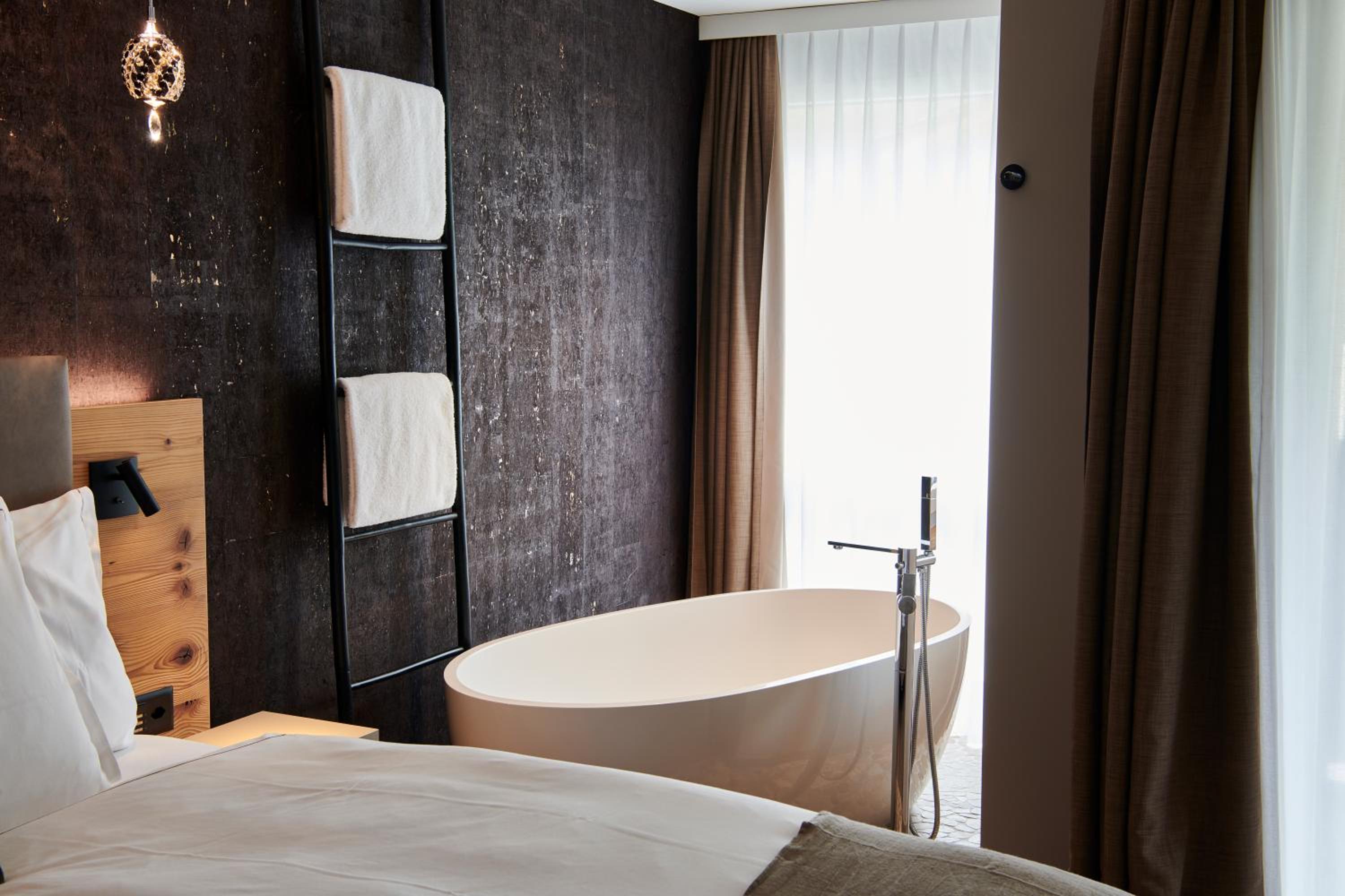 Spa Double Room with Matterhorn View - Photo 3