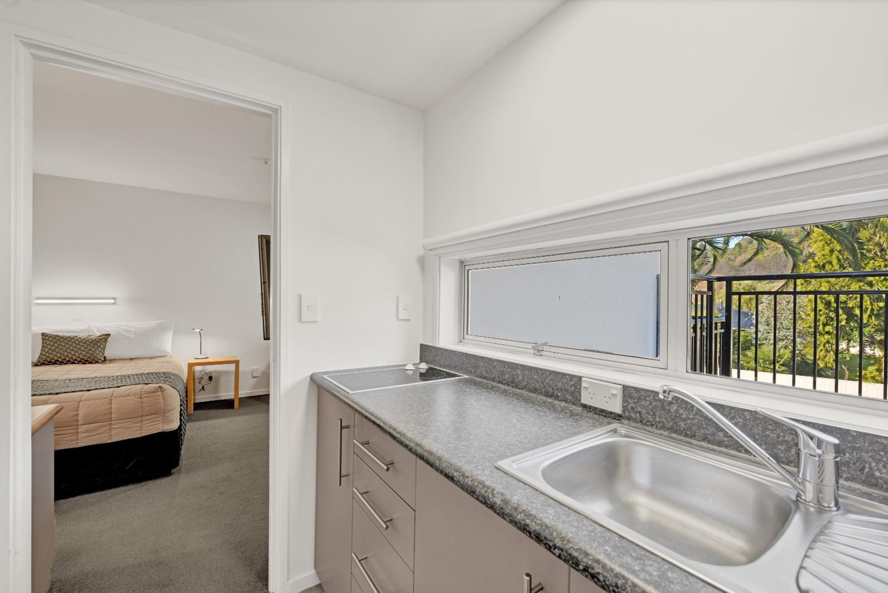 Studio with Kitchen - Photo 2