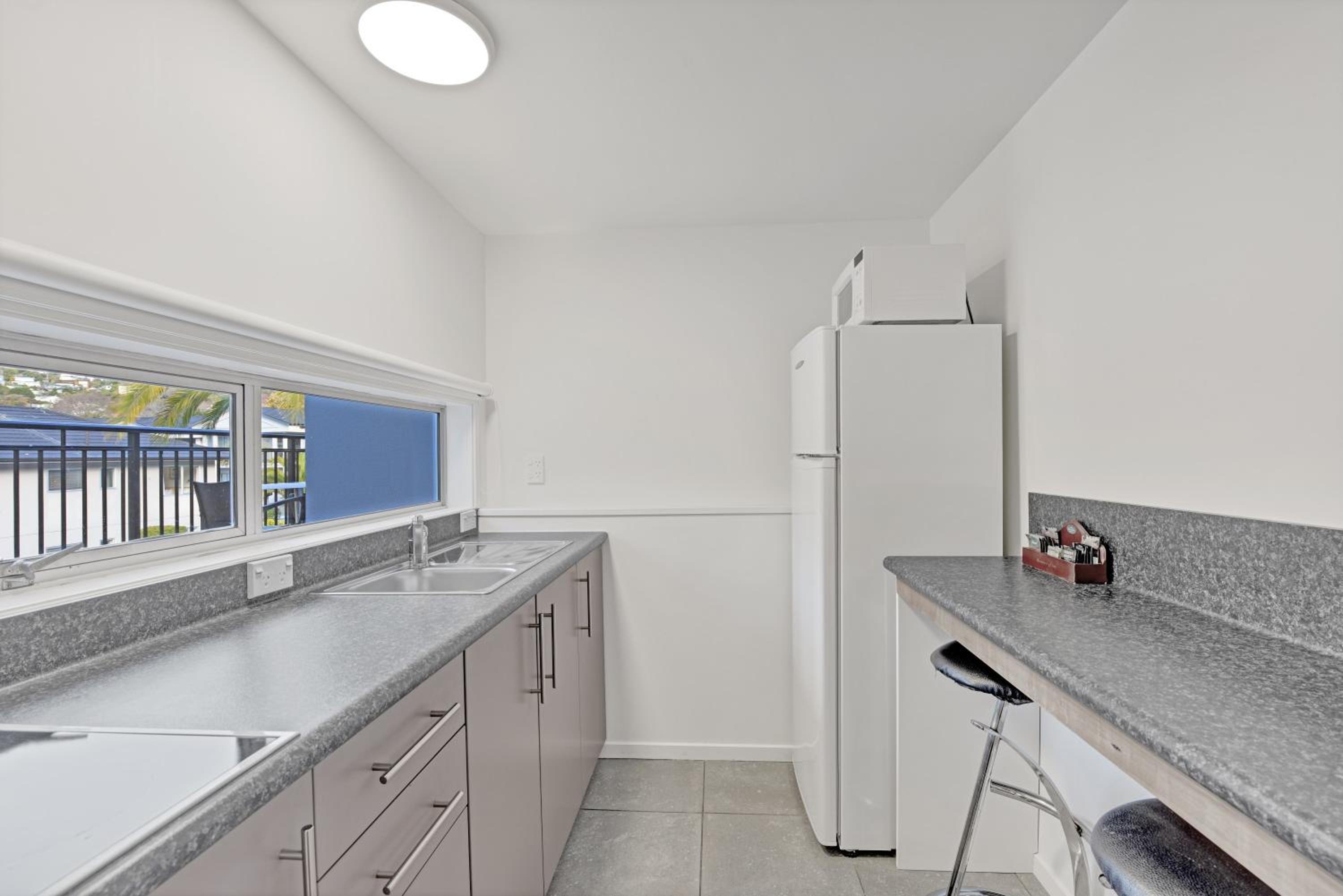 Studio with Kitchen - Photo 4