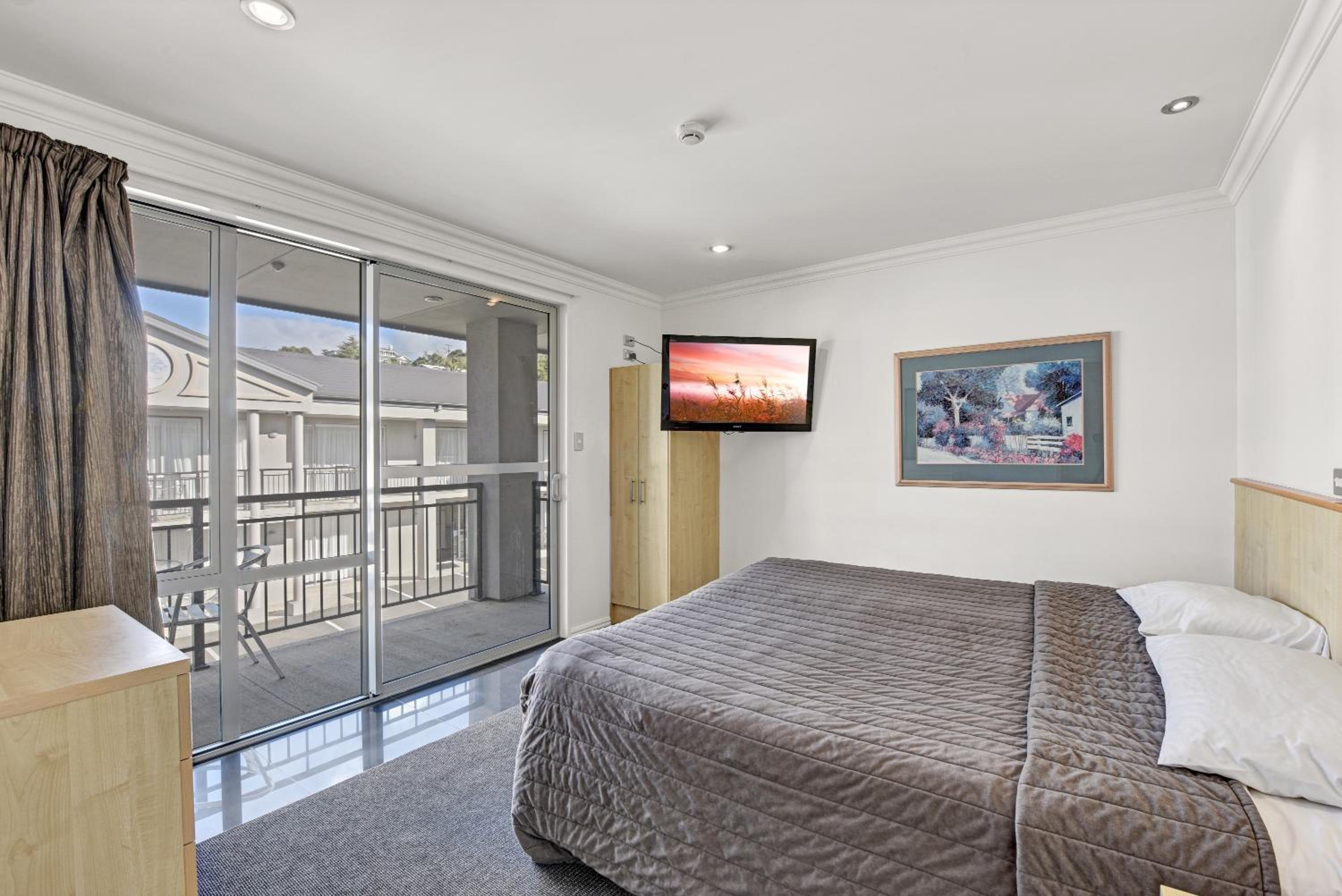 Deluxe Four-Bedroom Apartment - Photo 1