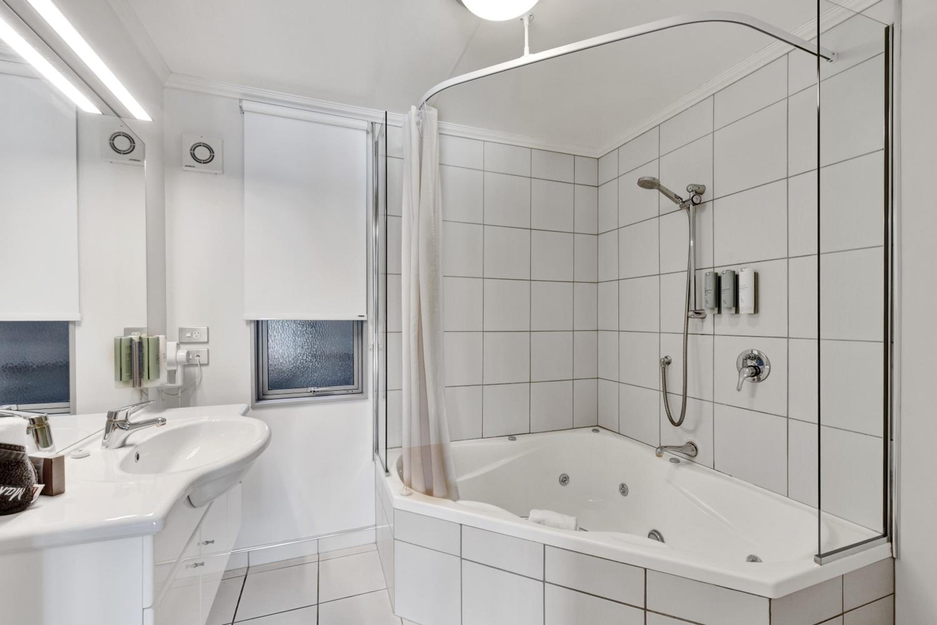 One-Bedroom Apartment - Photo 4