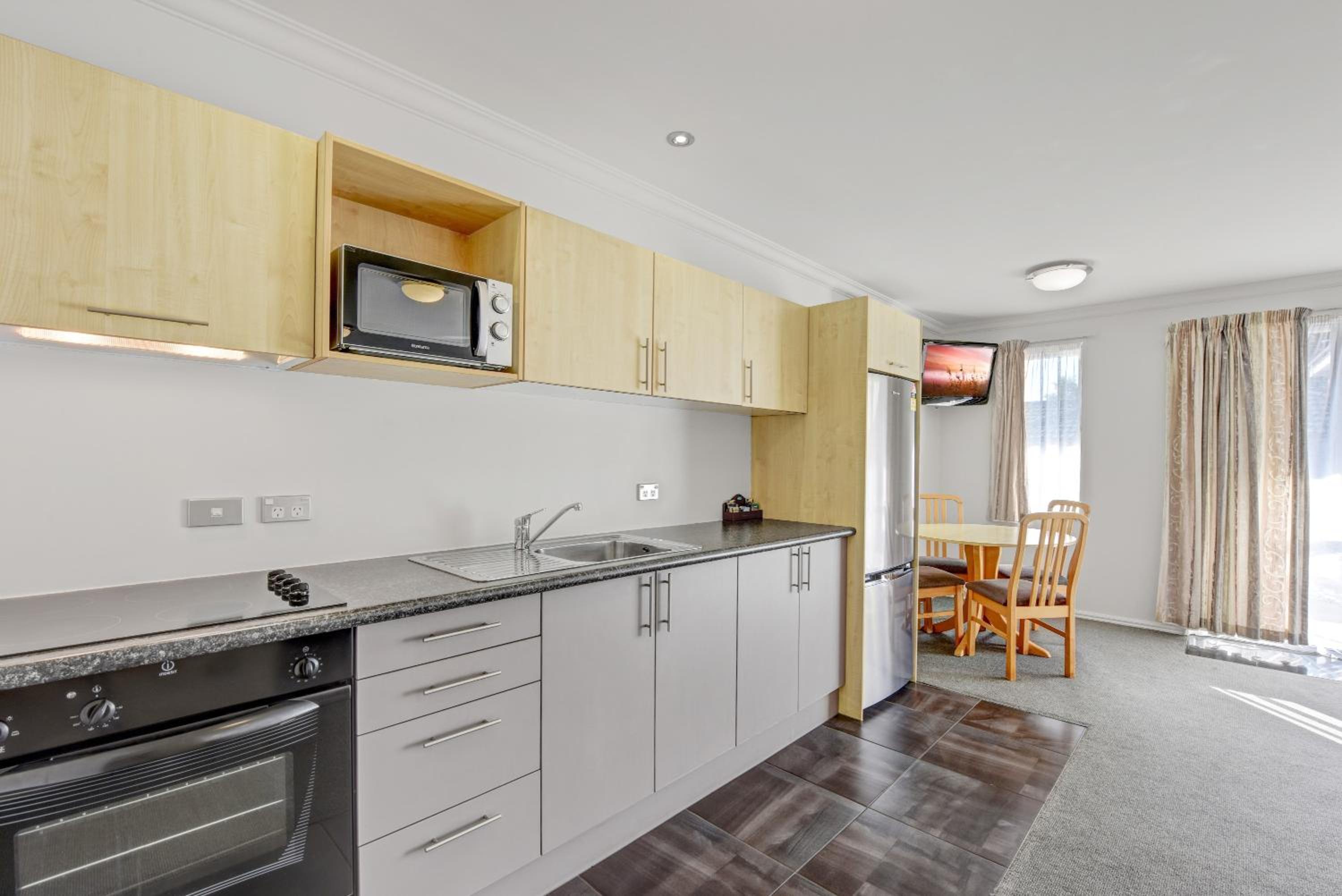 One-Bedroom Apartment - Photo 3