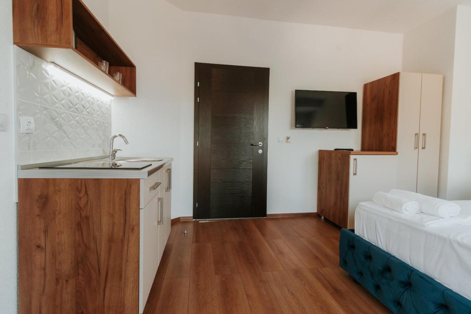 Apartment with Mountain View