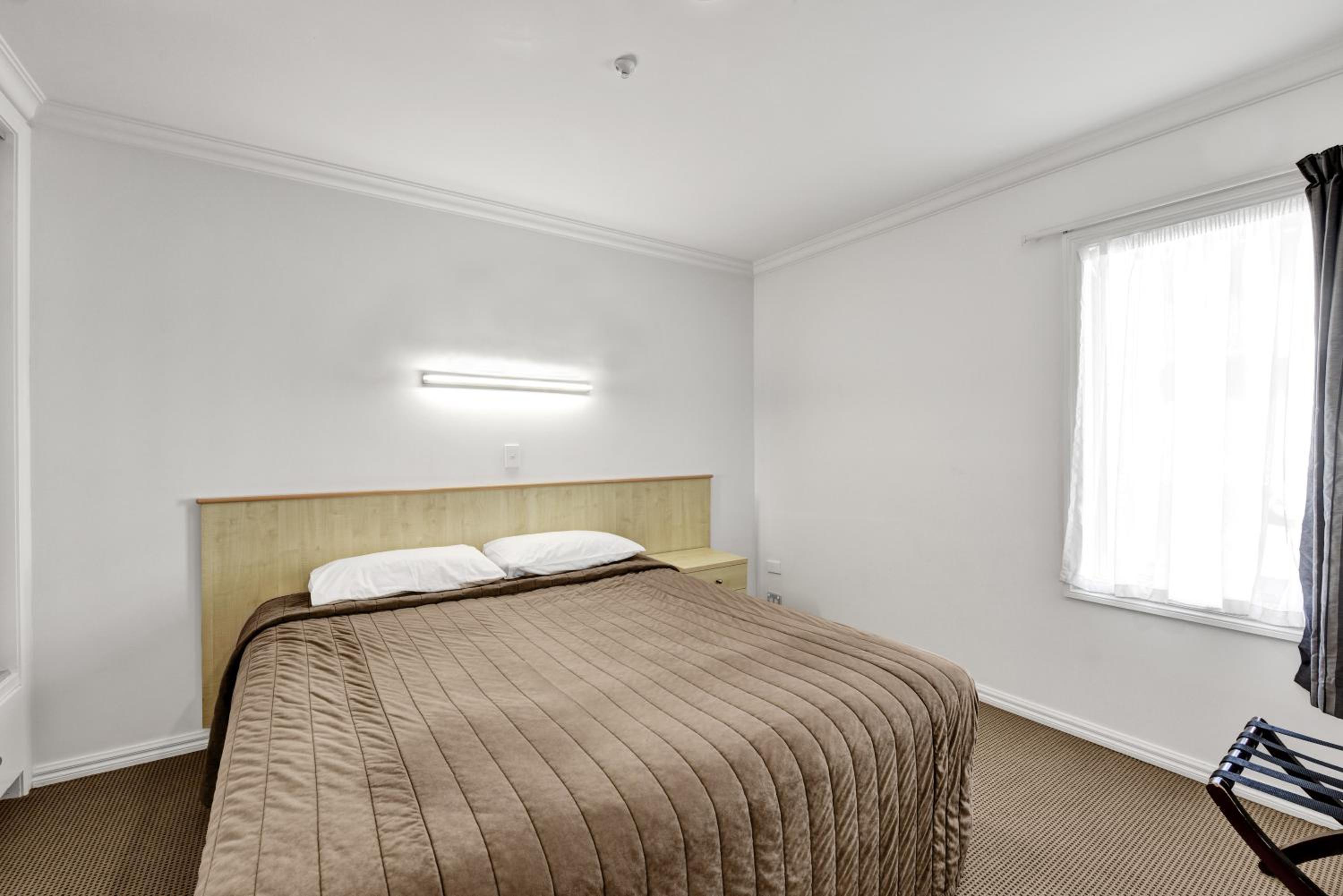 Three-Bedroom Apartment - Photo 8